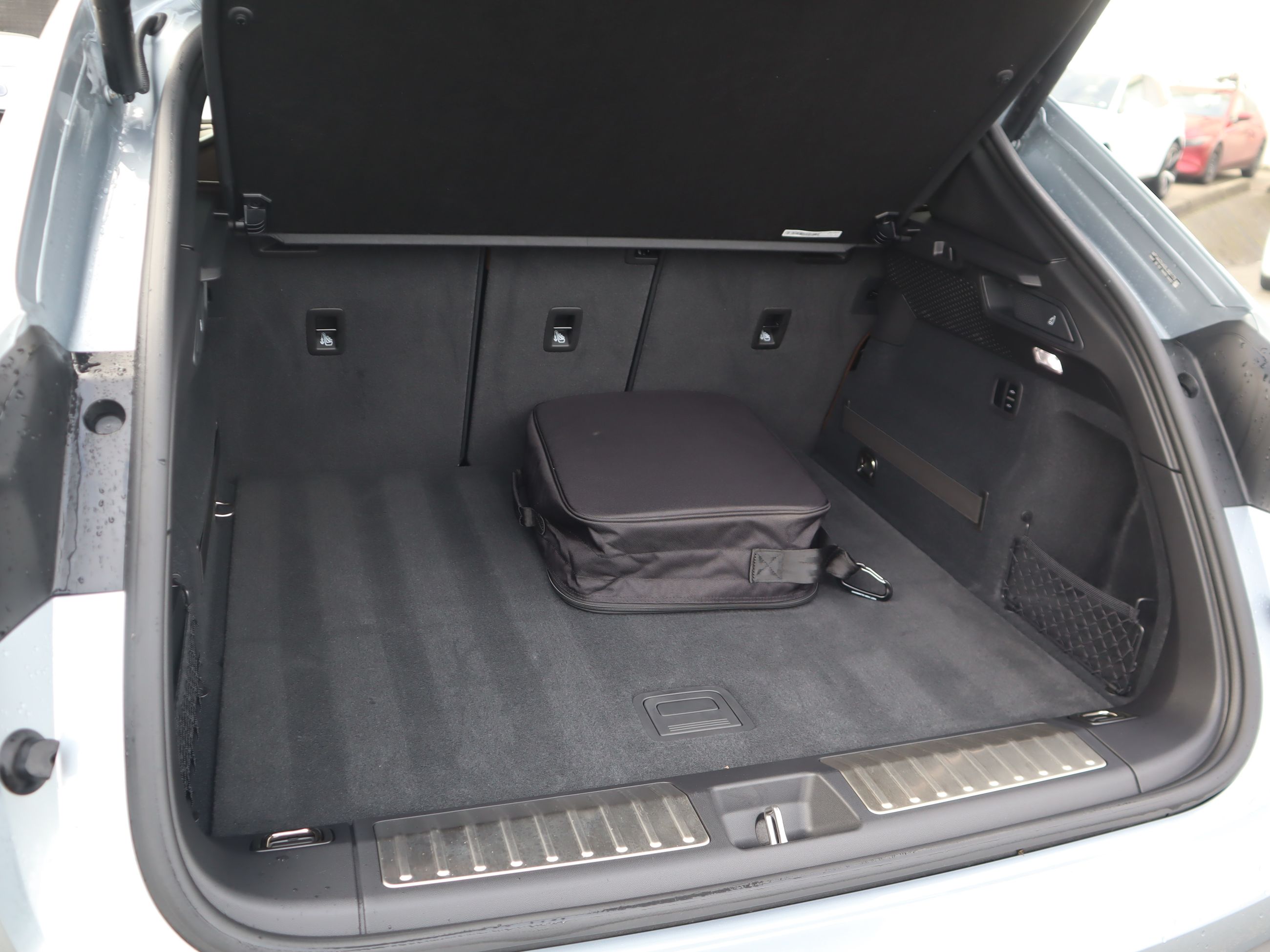 Porsche Macan  2025 à Vancouver, Colombie-Britannique