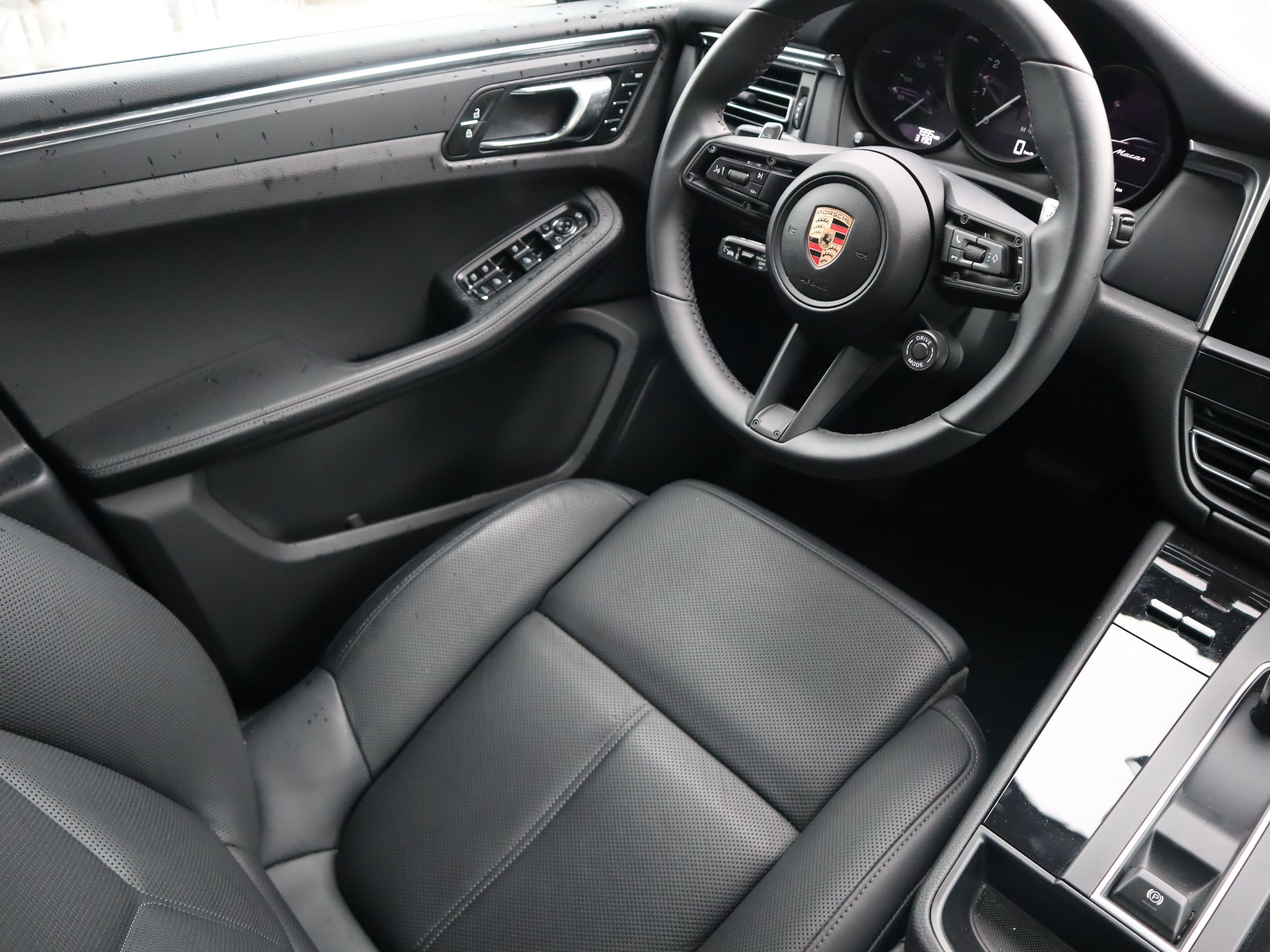 2025 Porsche Macan in Vancouver, British Columbia