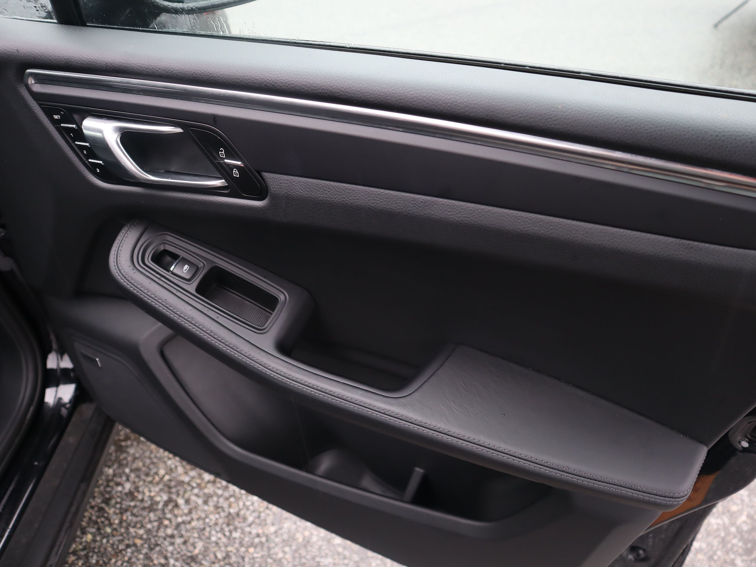 2025 Porsche Macan in Vancouver, British Columbia