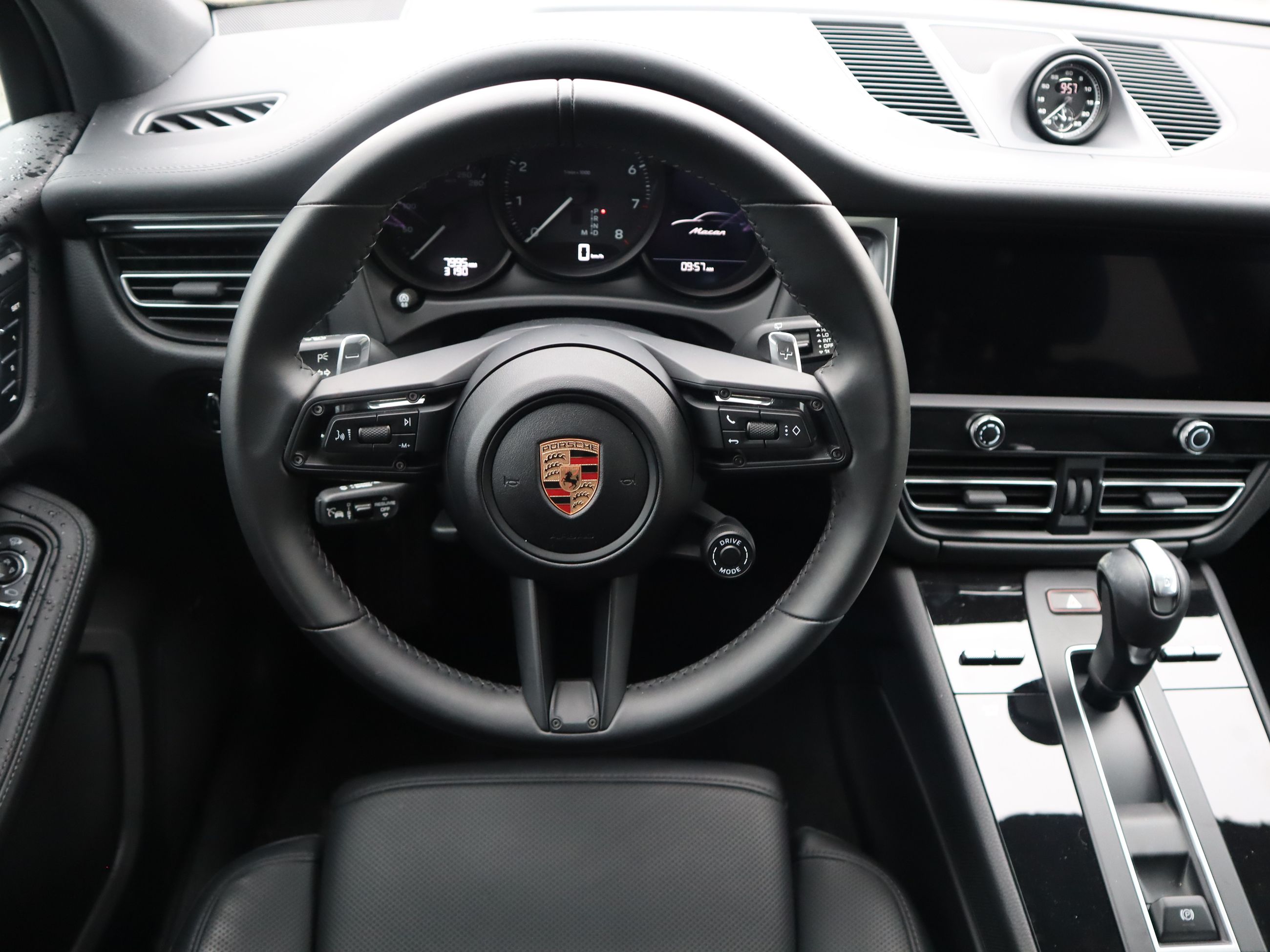 2025 Porsche Macan in Vancouver, British Columbia