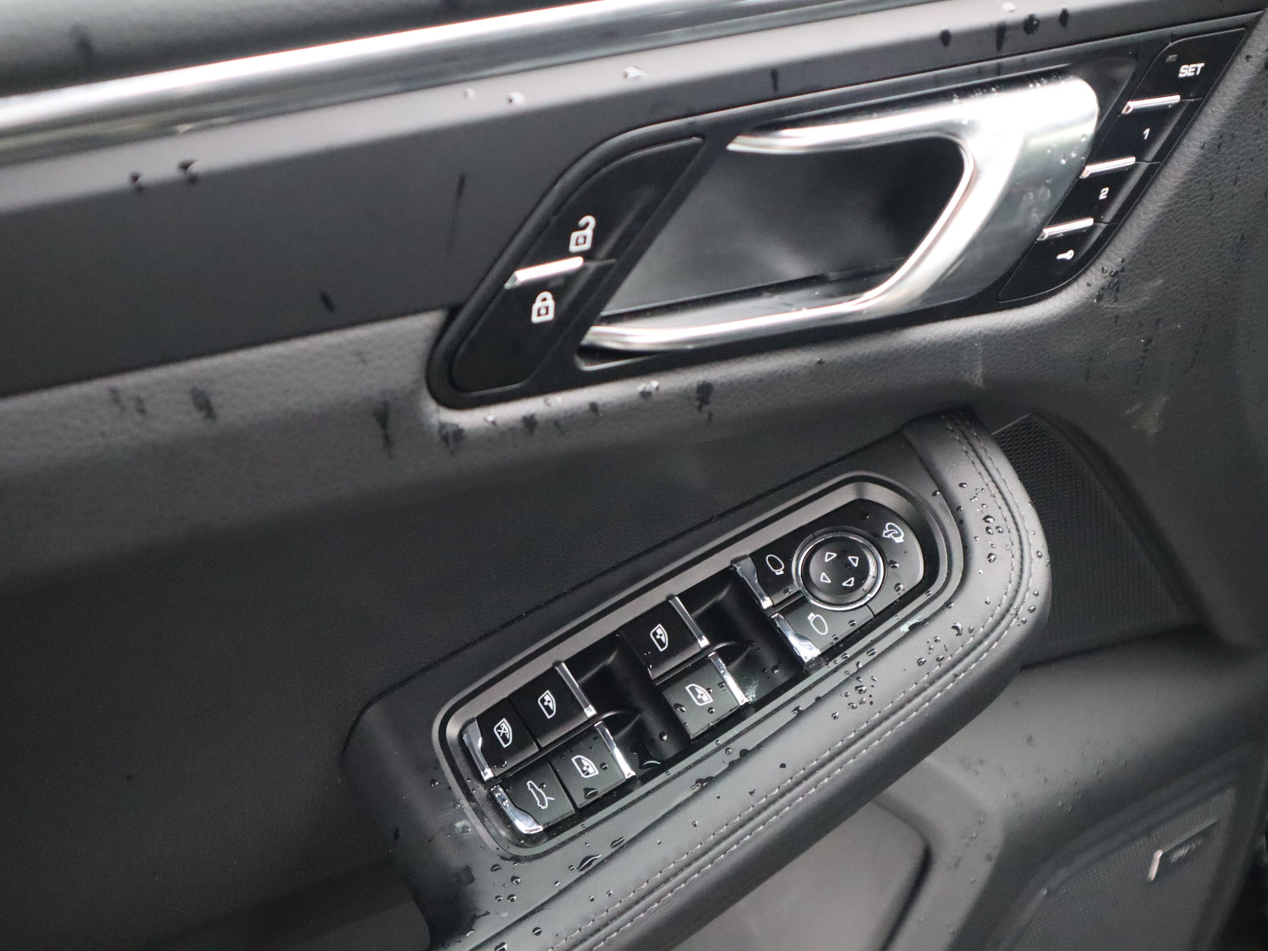 2025 Porsche Macan in Vancouver, British Columbia