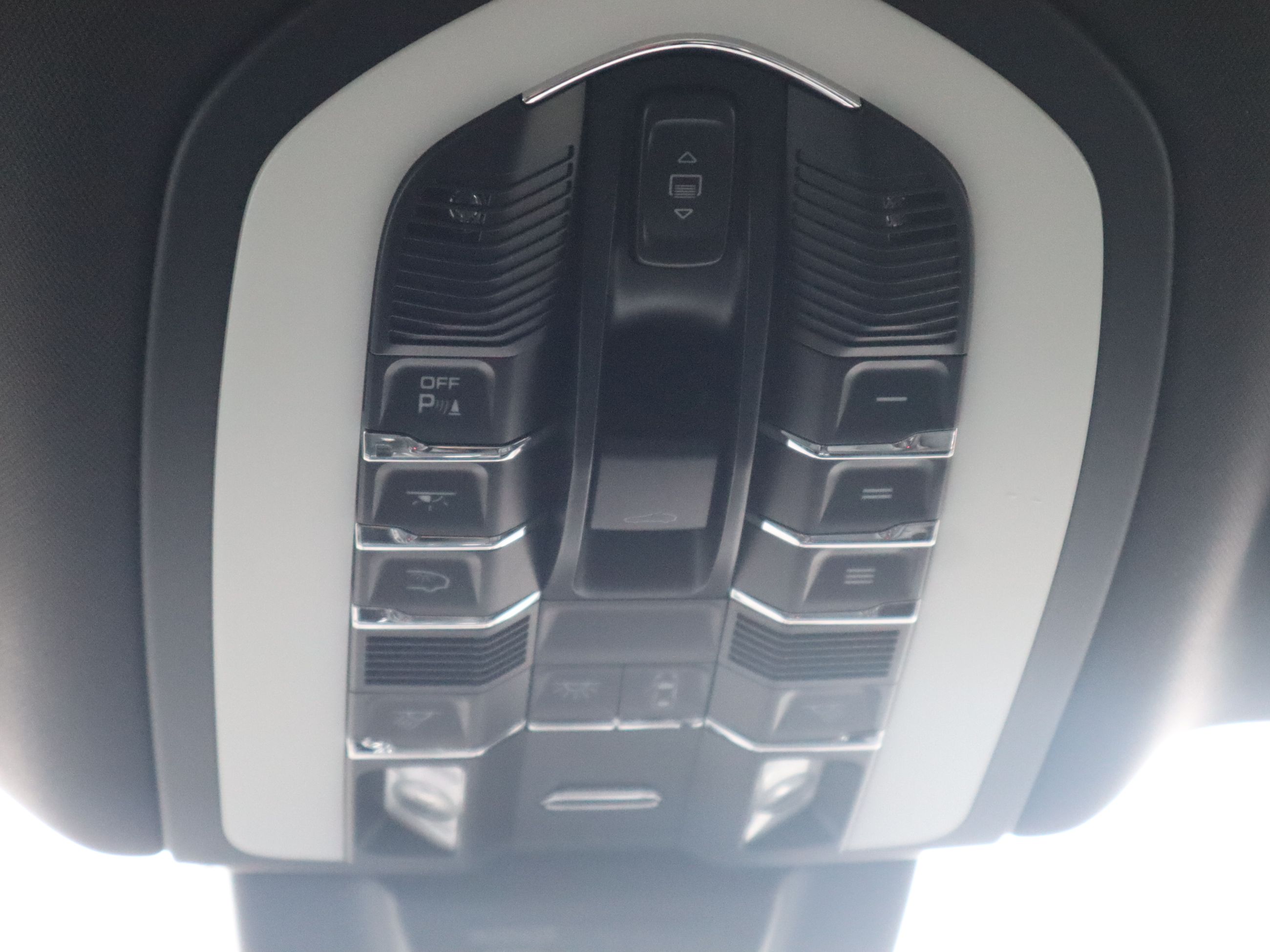 2025 Porsche Macan in Vancouver, British Columbia