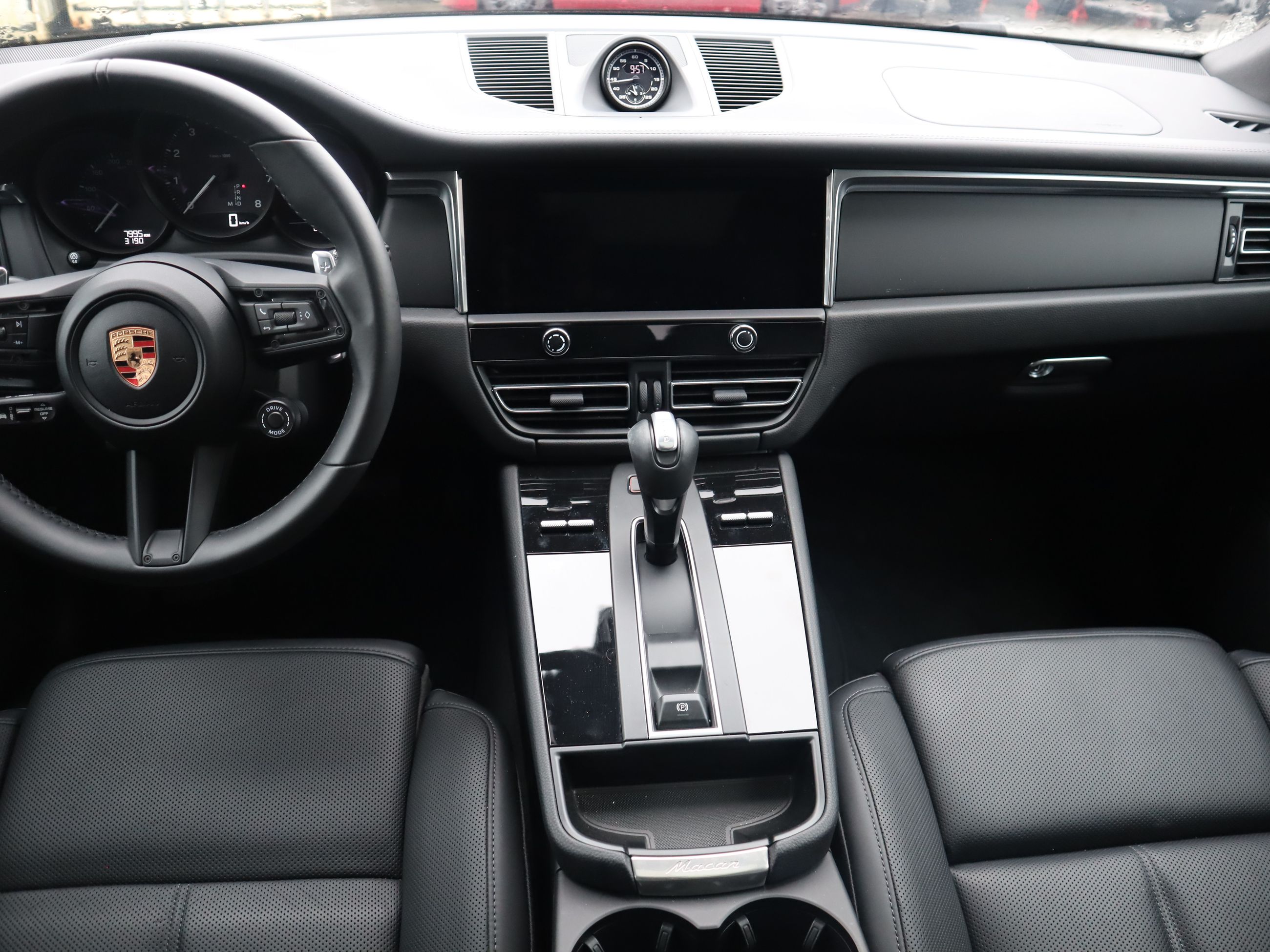 2025 Porsche Macan in Vancouver, British Columbia