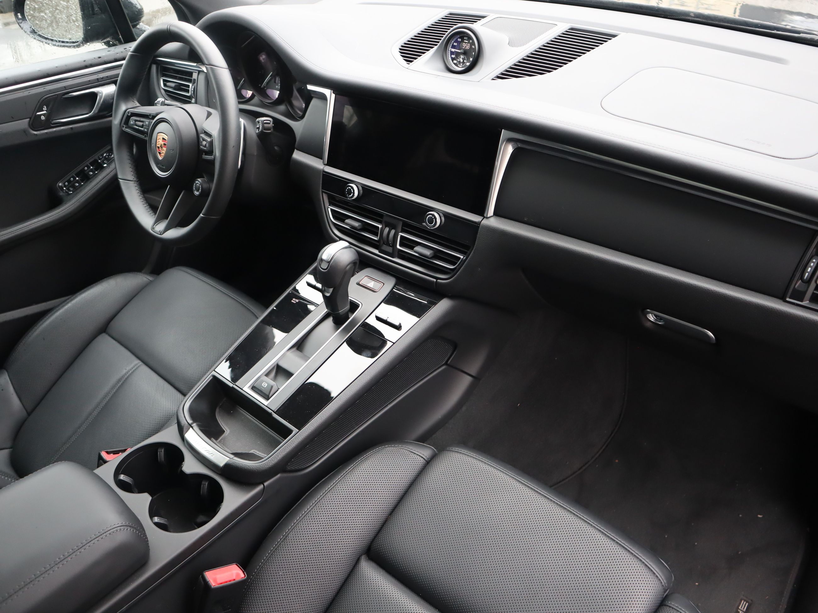 2025 Porsche Macan in Vancouver, British Columbia