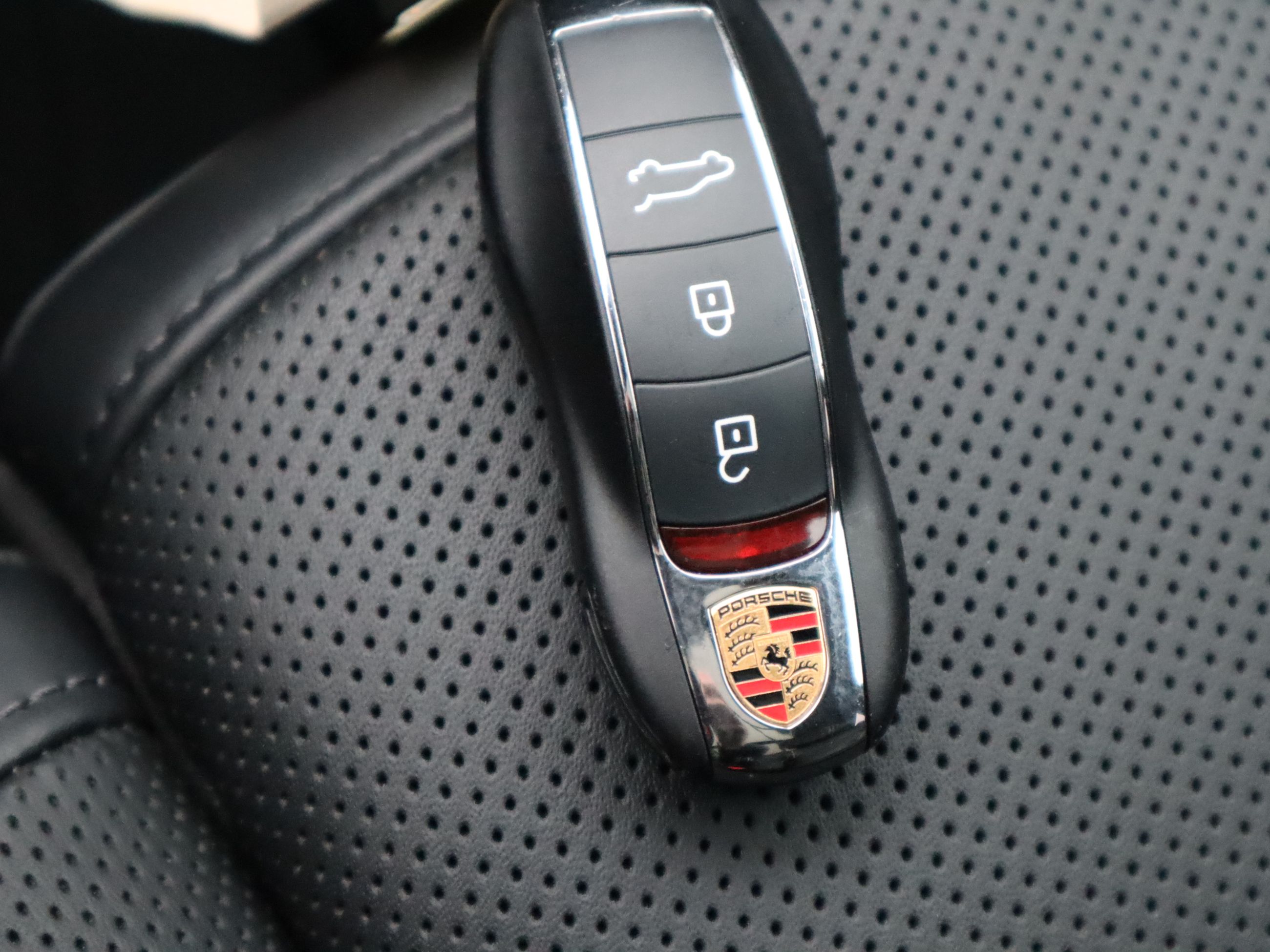 2025 Porsche Macan in Vancouver, British Columbia