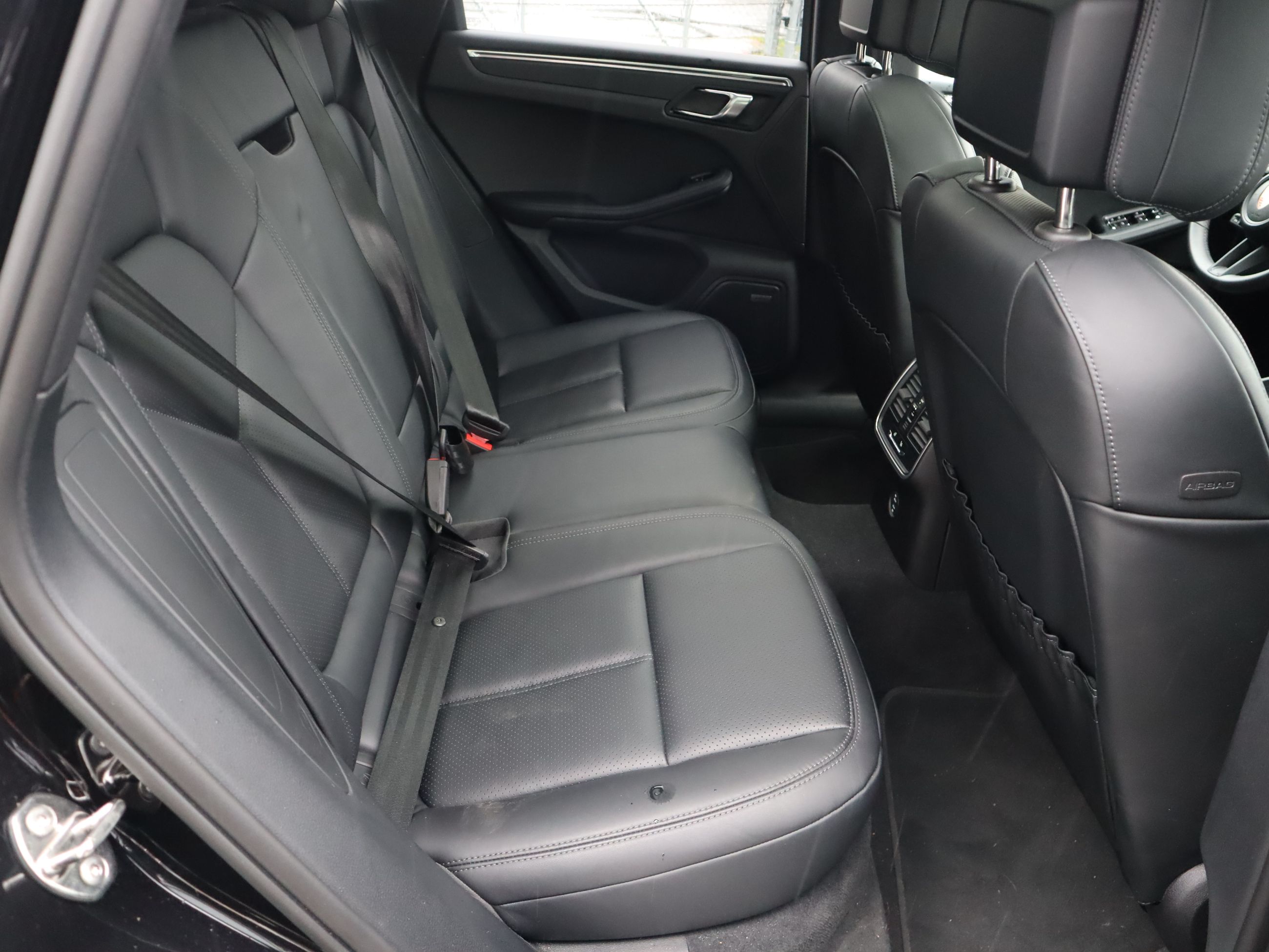 2025 Porsche Macan in Vancouver, British Columbia