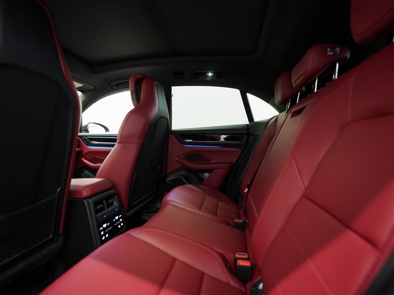 2025 Porsche Macan in Vancouver, British Columbia