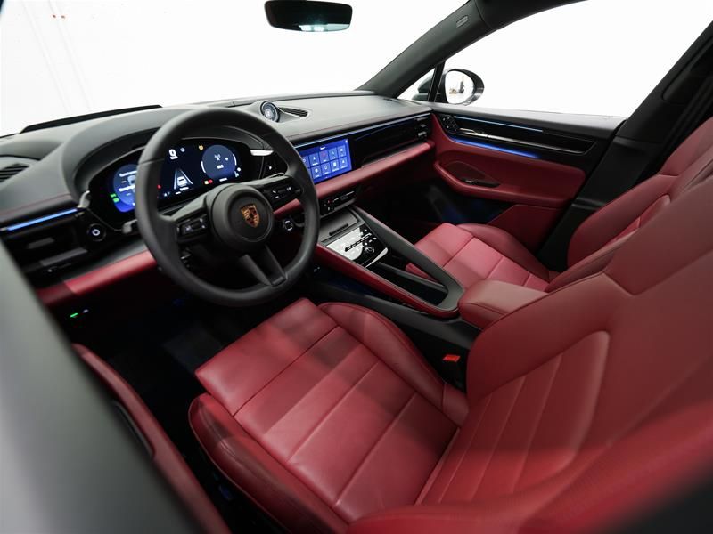 2025 Porsche Macan in Vancouver, British Columbia