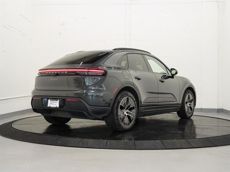 2025 Porsche Macan in Vancouver, British Columbia