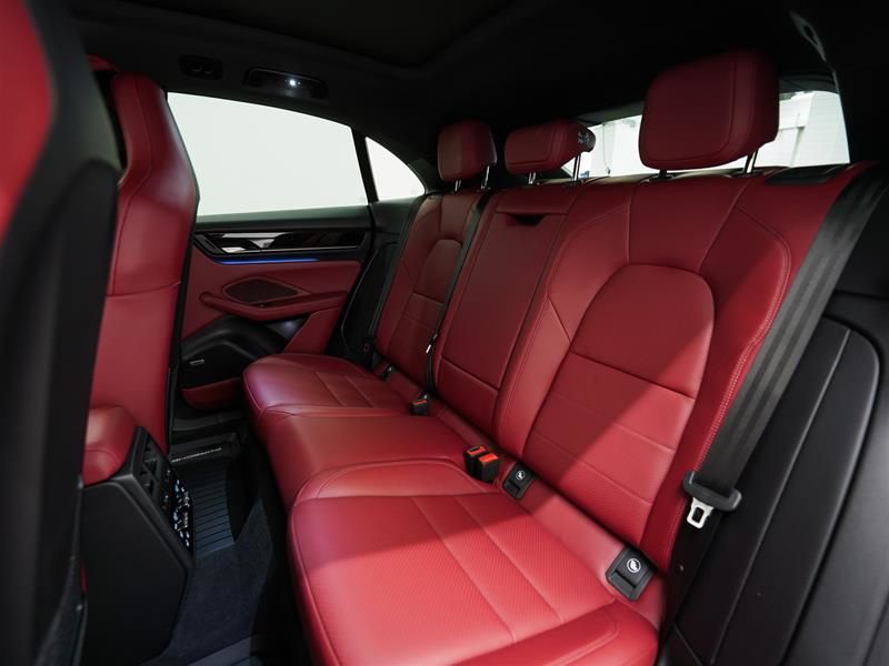 2025 Porsche Macan in Vancouver, British Columbia
