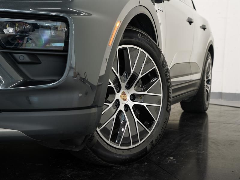 2025 Porsche Macan in Vancouver, British Columbia