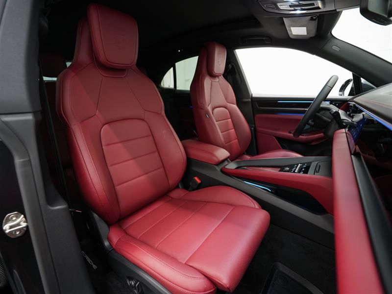 2025 Porsche Macan in Vancouver, British Columbia