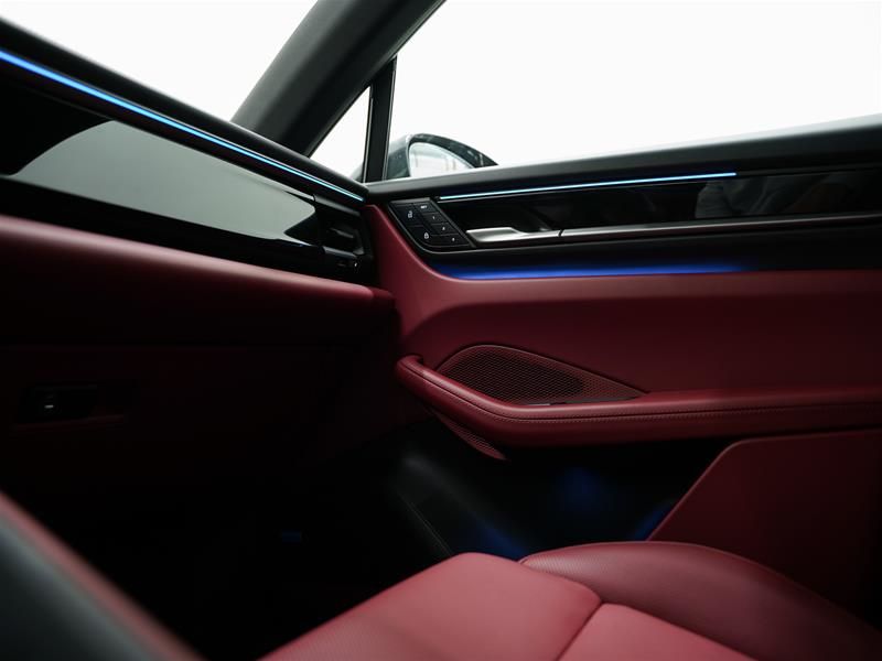 2025 Porsche Macan in Vancouver, British Columbia