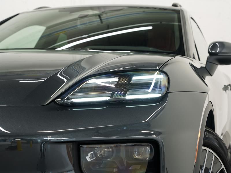 2025 Porsche Macan in Vancouver, British Columbia