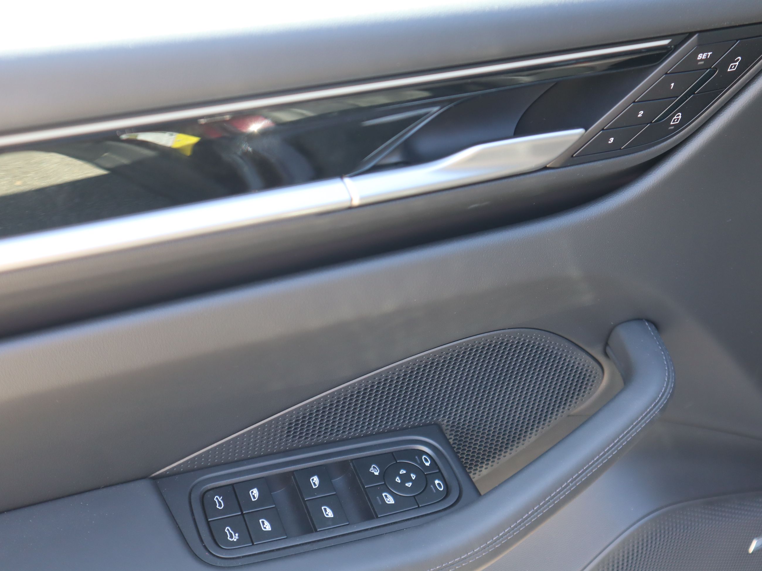 Porsche Macan  2025 à Vancouver, Colombie-Britannique