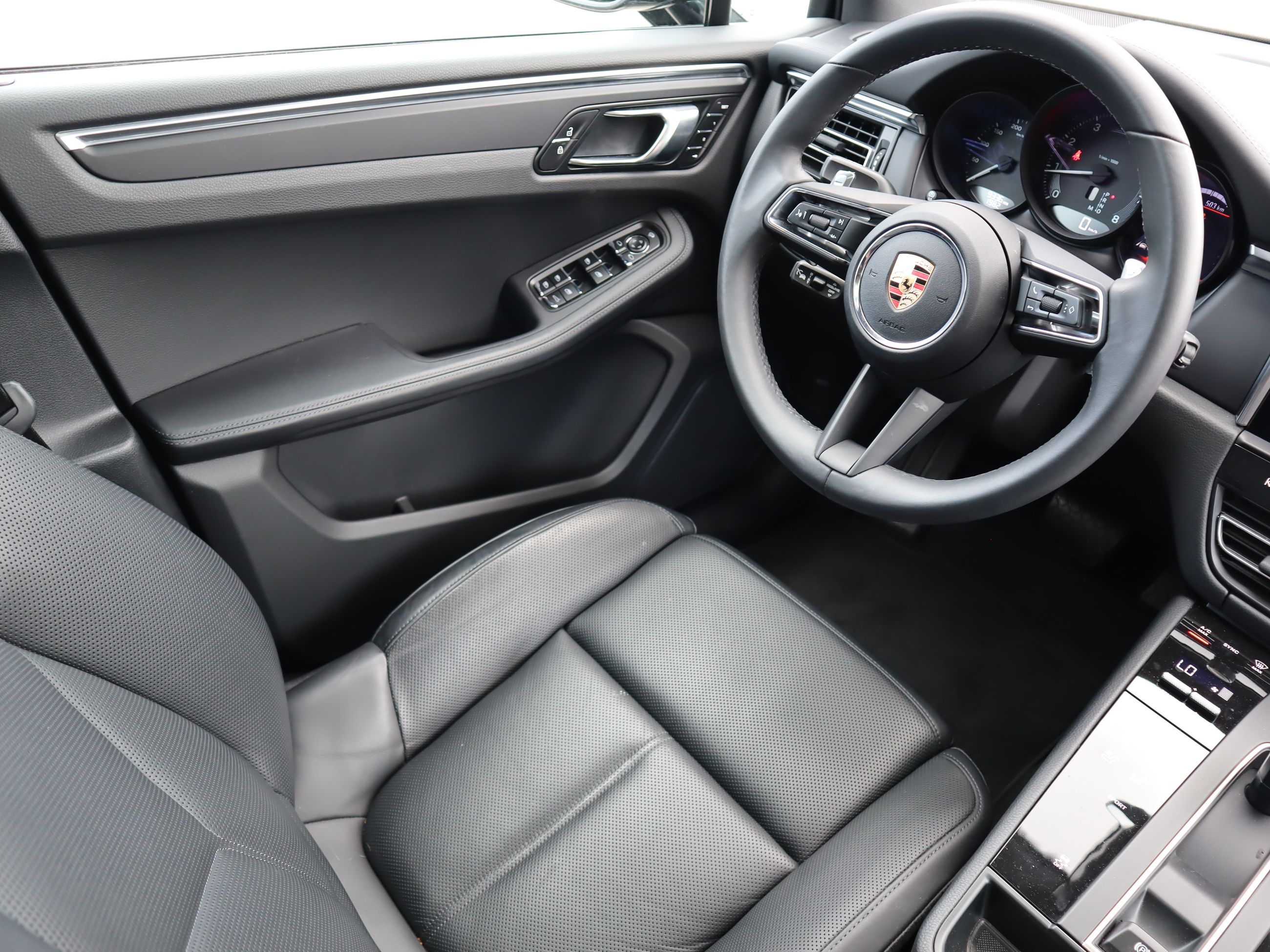 2025 Porsche Macan in Vancouver, British Columbia