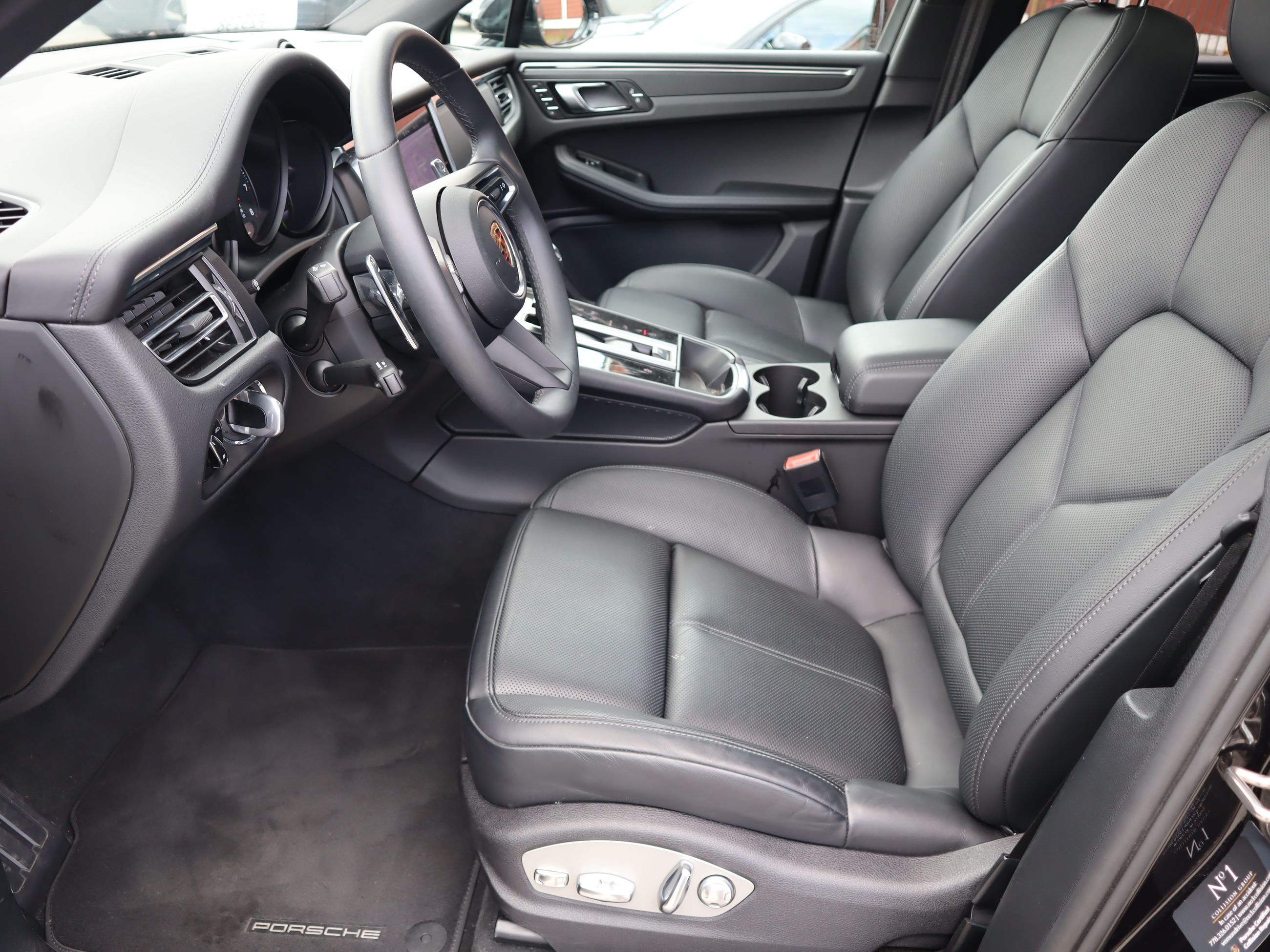2025 Porsche Macan in Vancouver, British Columbia