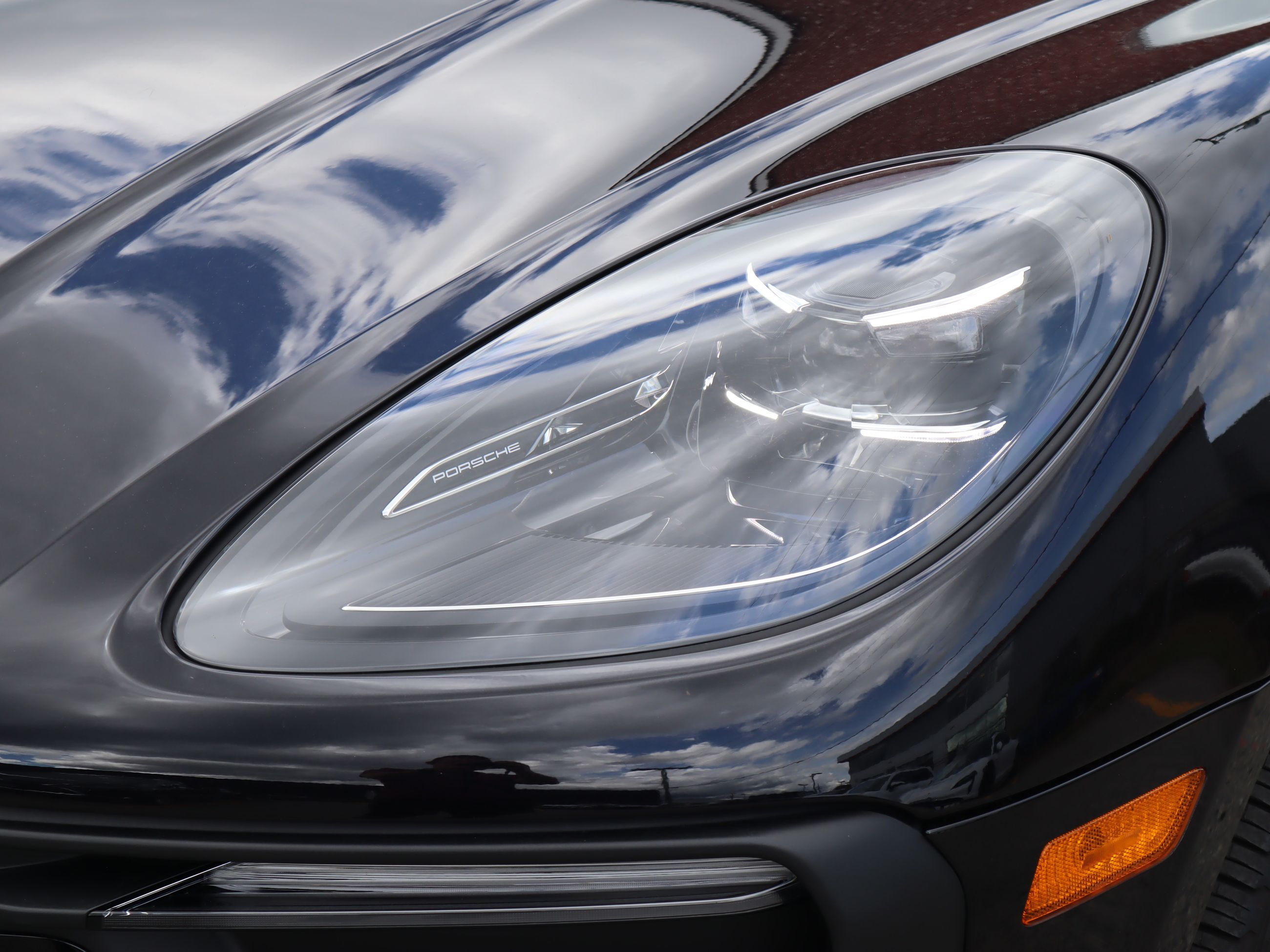 2025 Porsche Macan in Vancouver, British Columbia