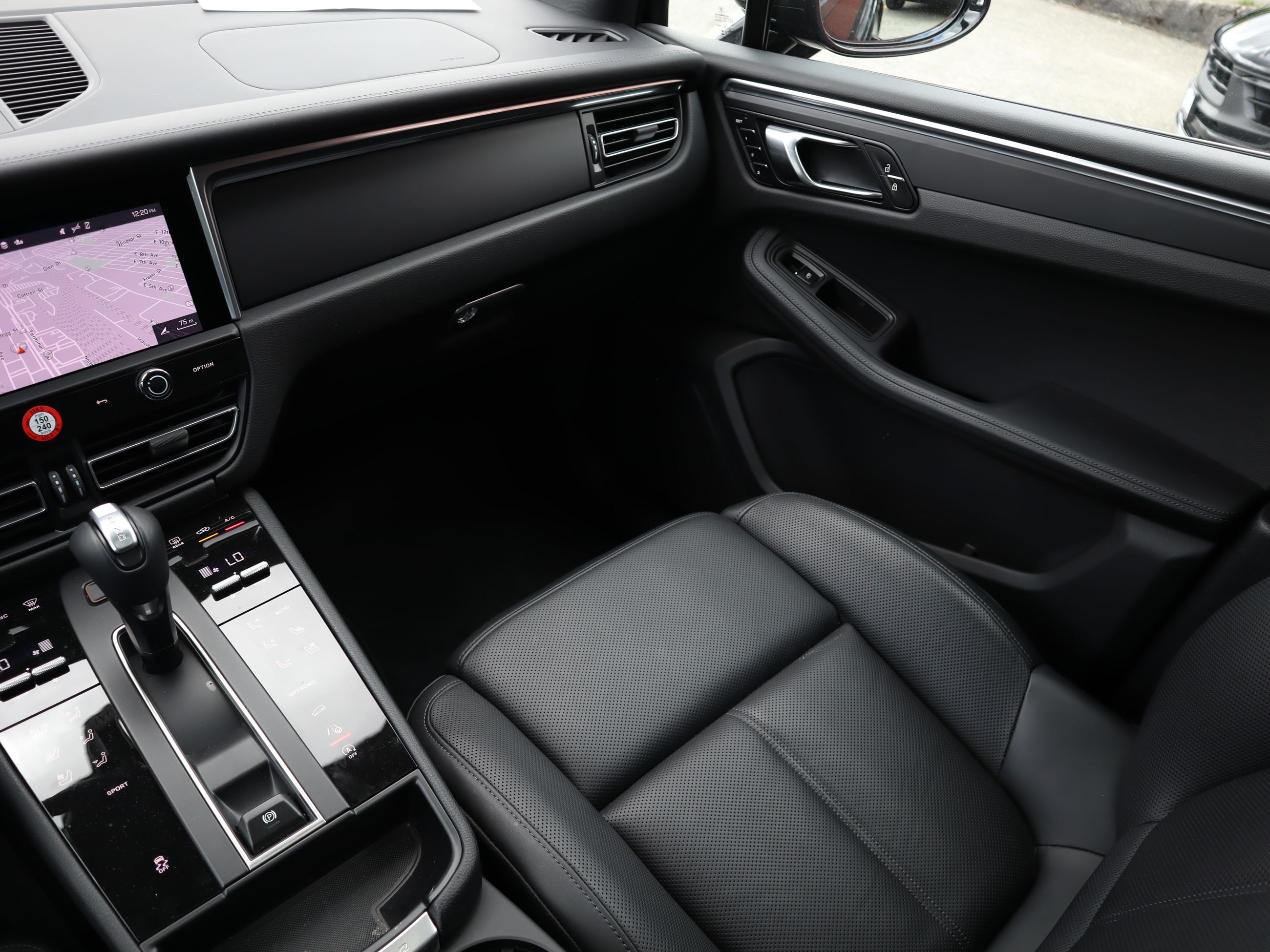 2025 Porsche Macan in Vancouver, British Columbia