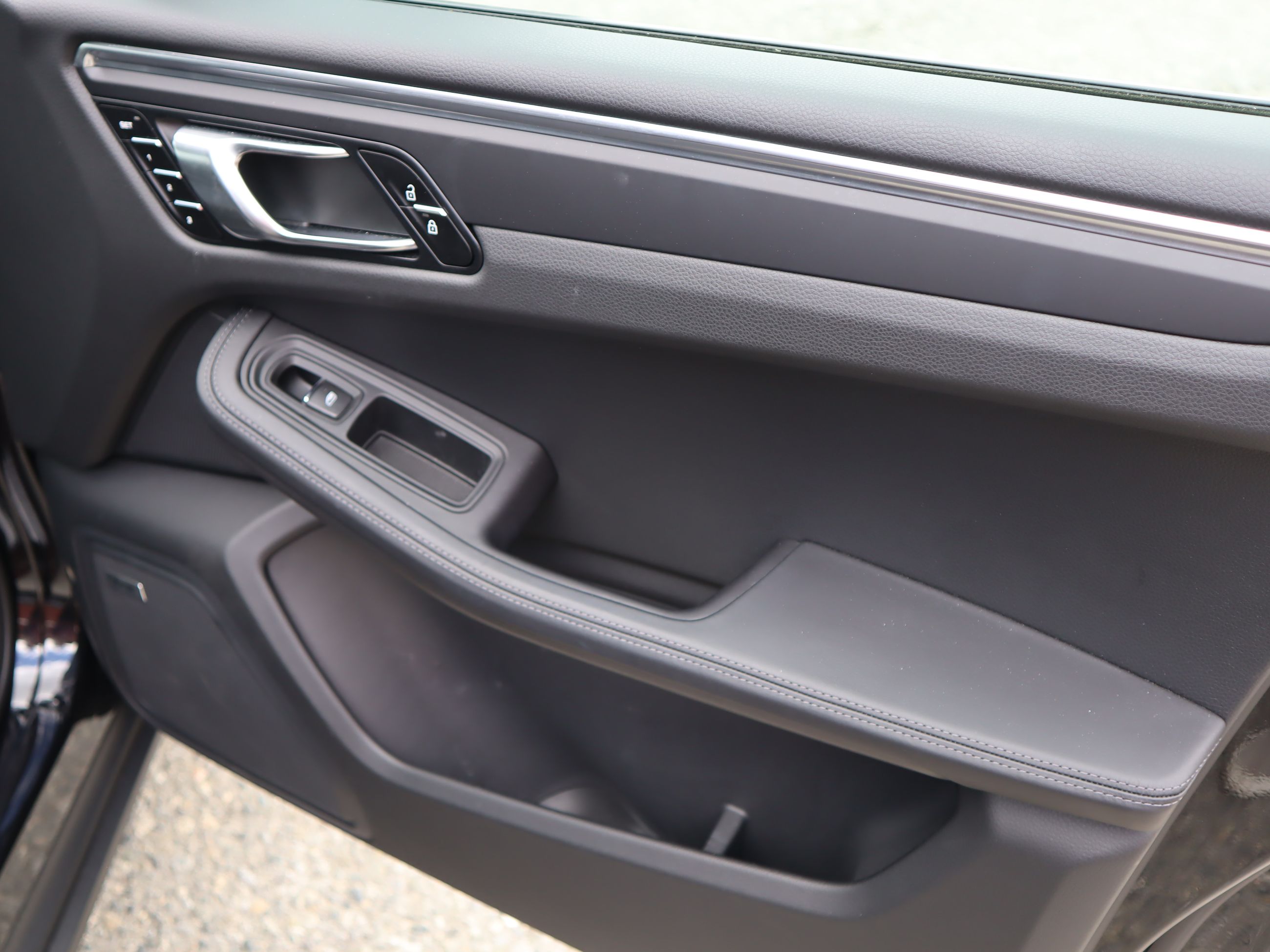 2025 Porsche Macan in Vancouver, British Columbia