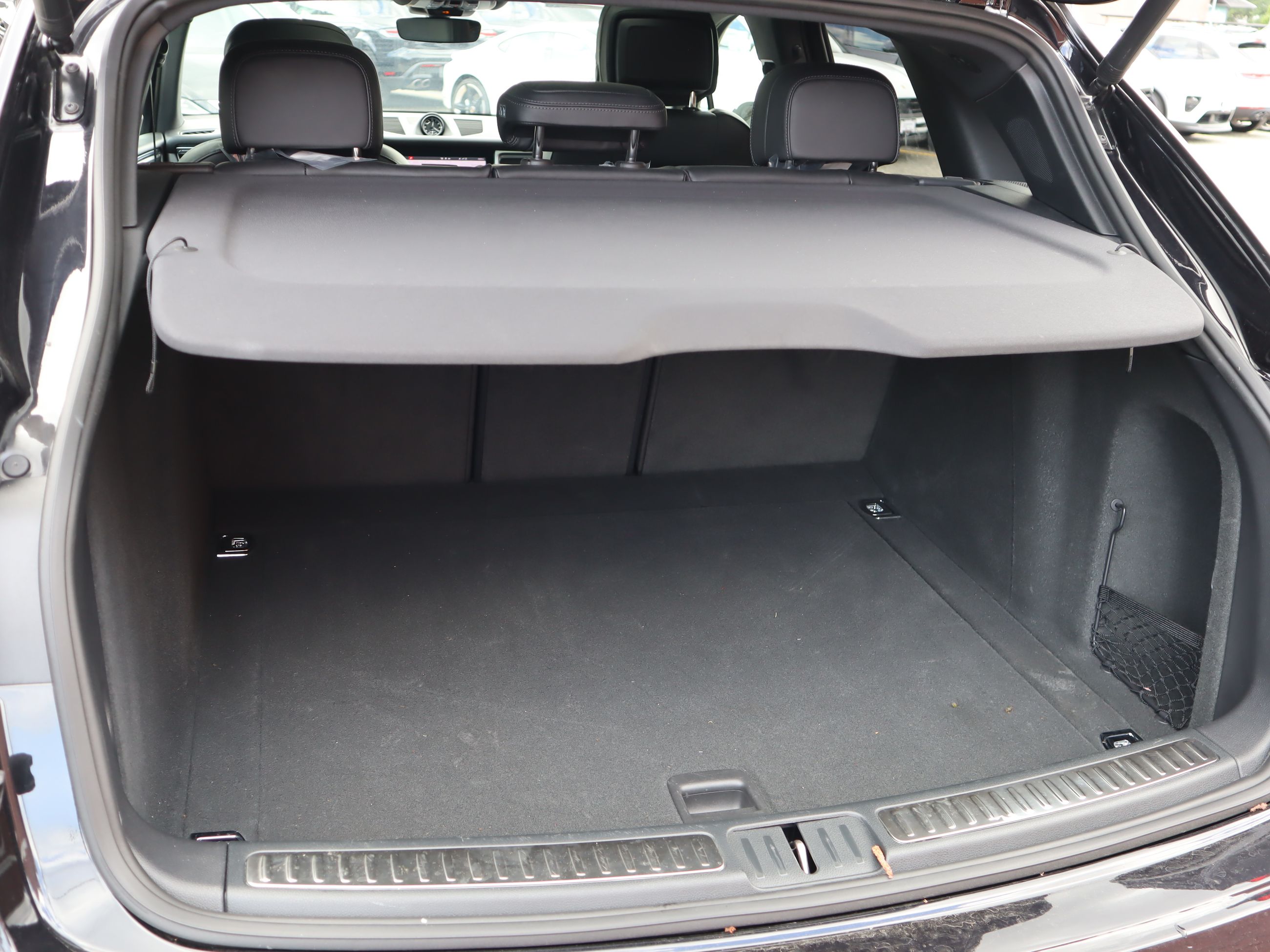 2025 Porsche Macan in Vancouver, British Columbia