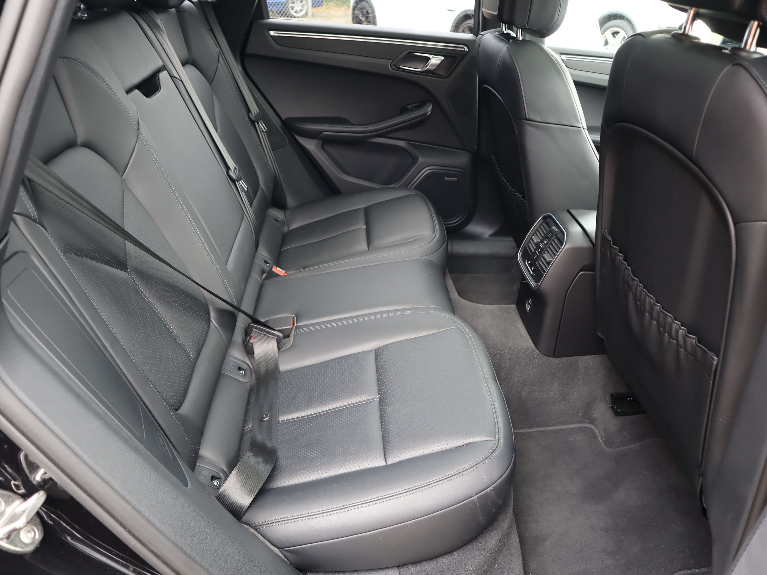 2025 Porsche Macan in Vancouver, British Columbia