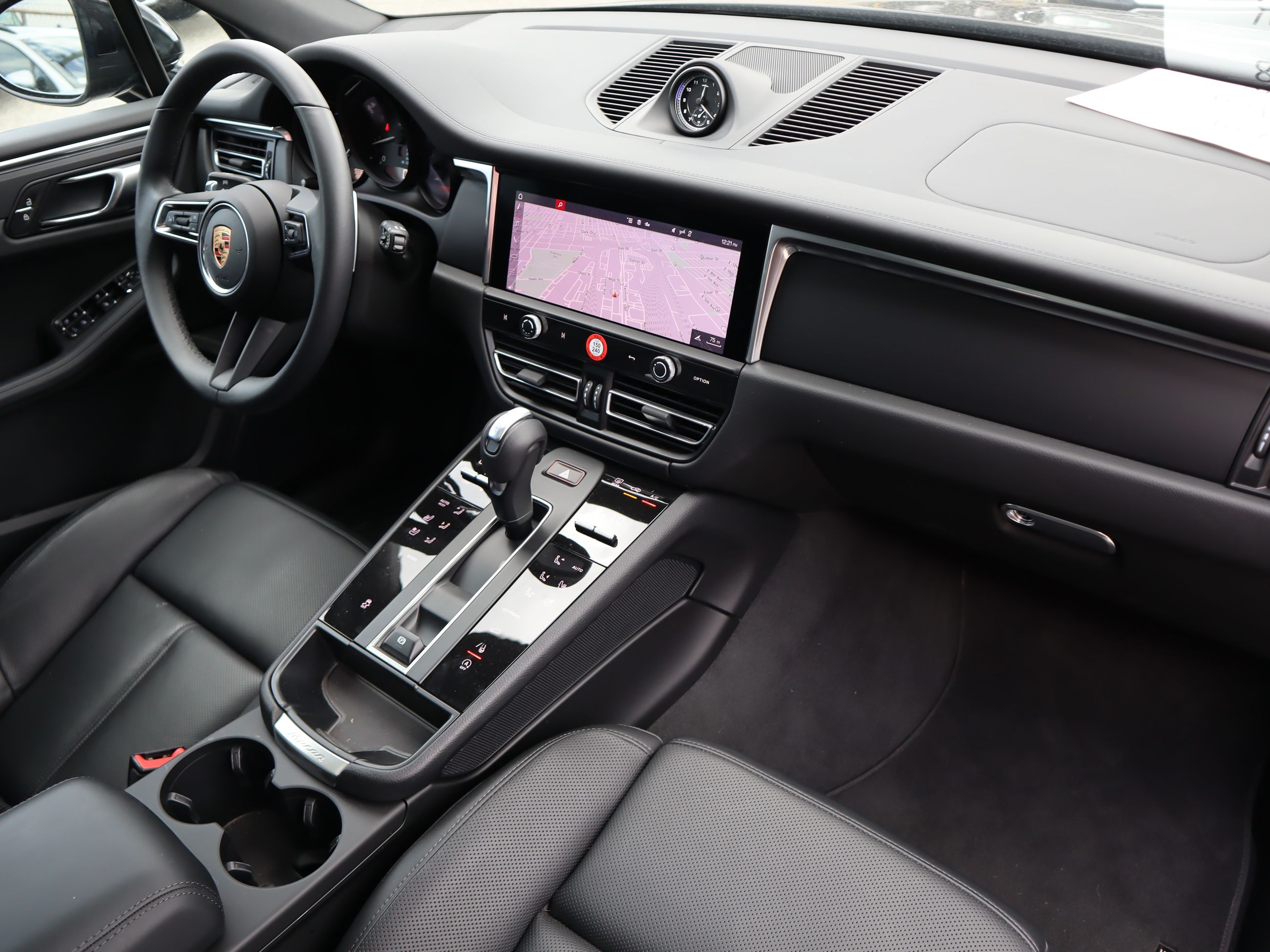 2025 Porsche Macan in Vancouver, British Columbia