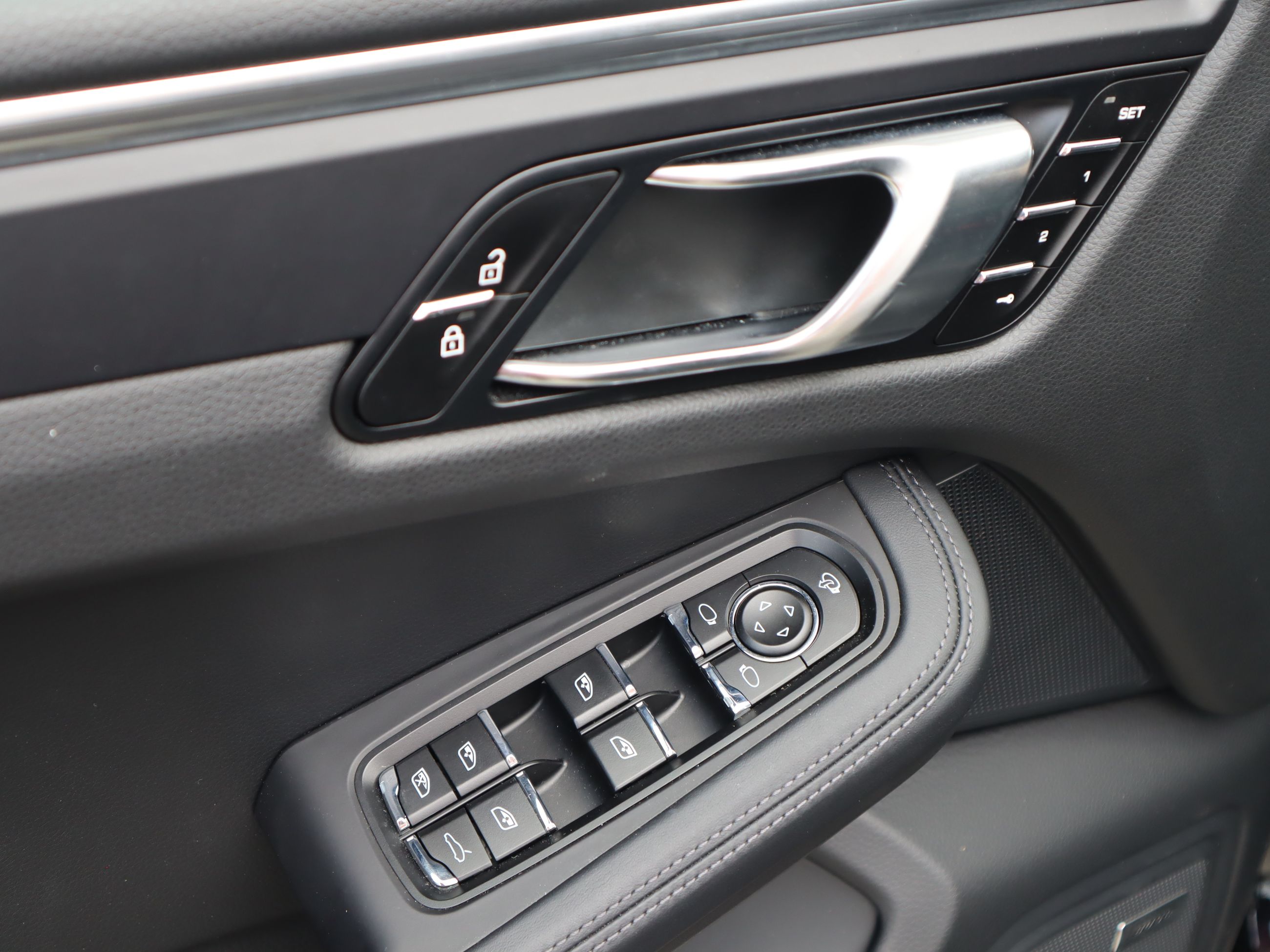 2025 Porsche Macan in Vancouver, British Columbia