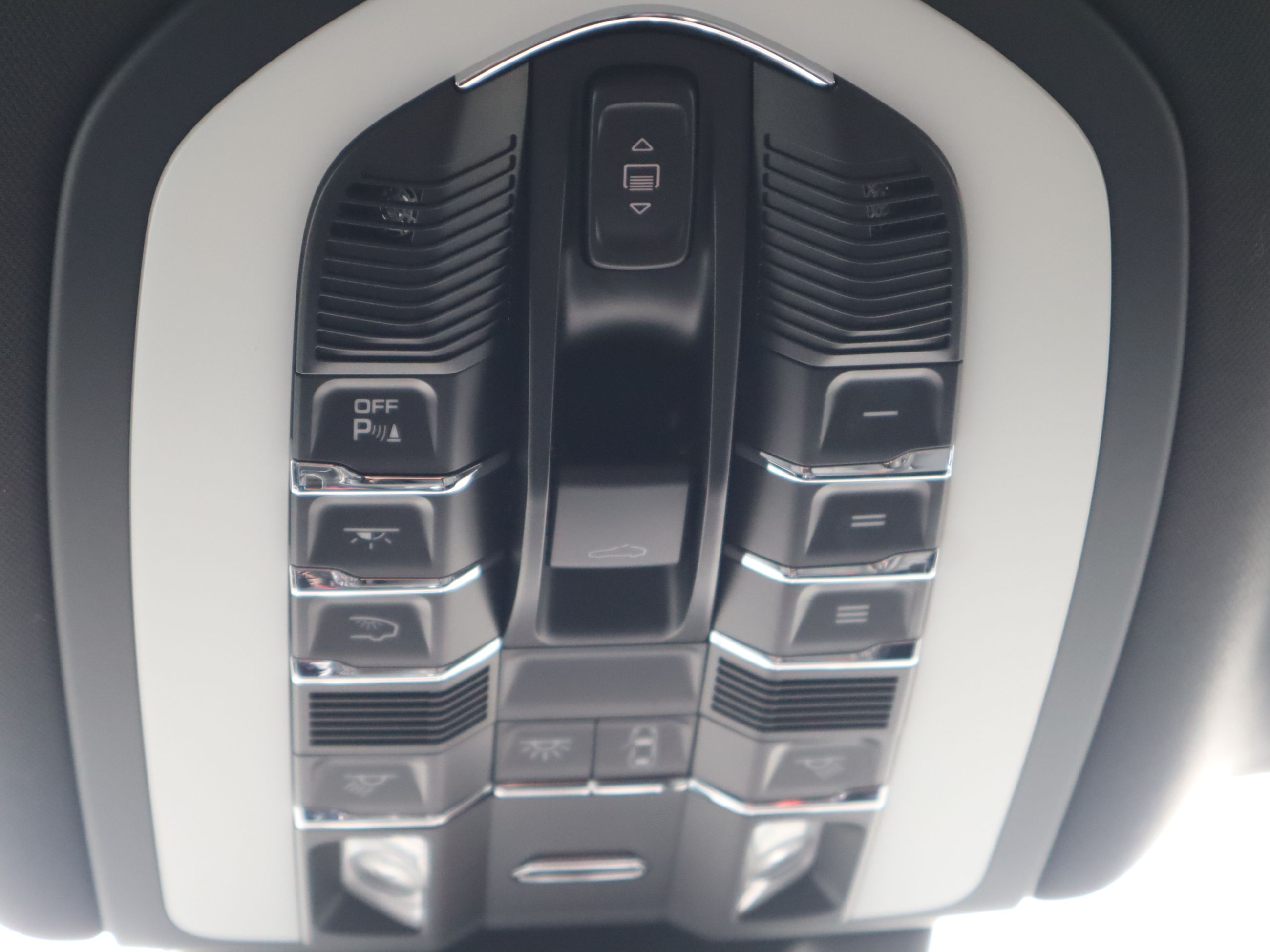 2025 Porsche Macan in Vancouver, British Columbia