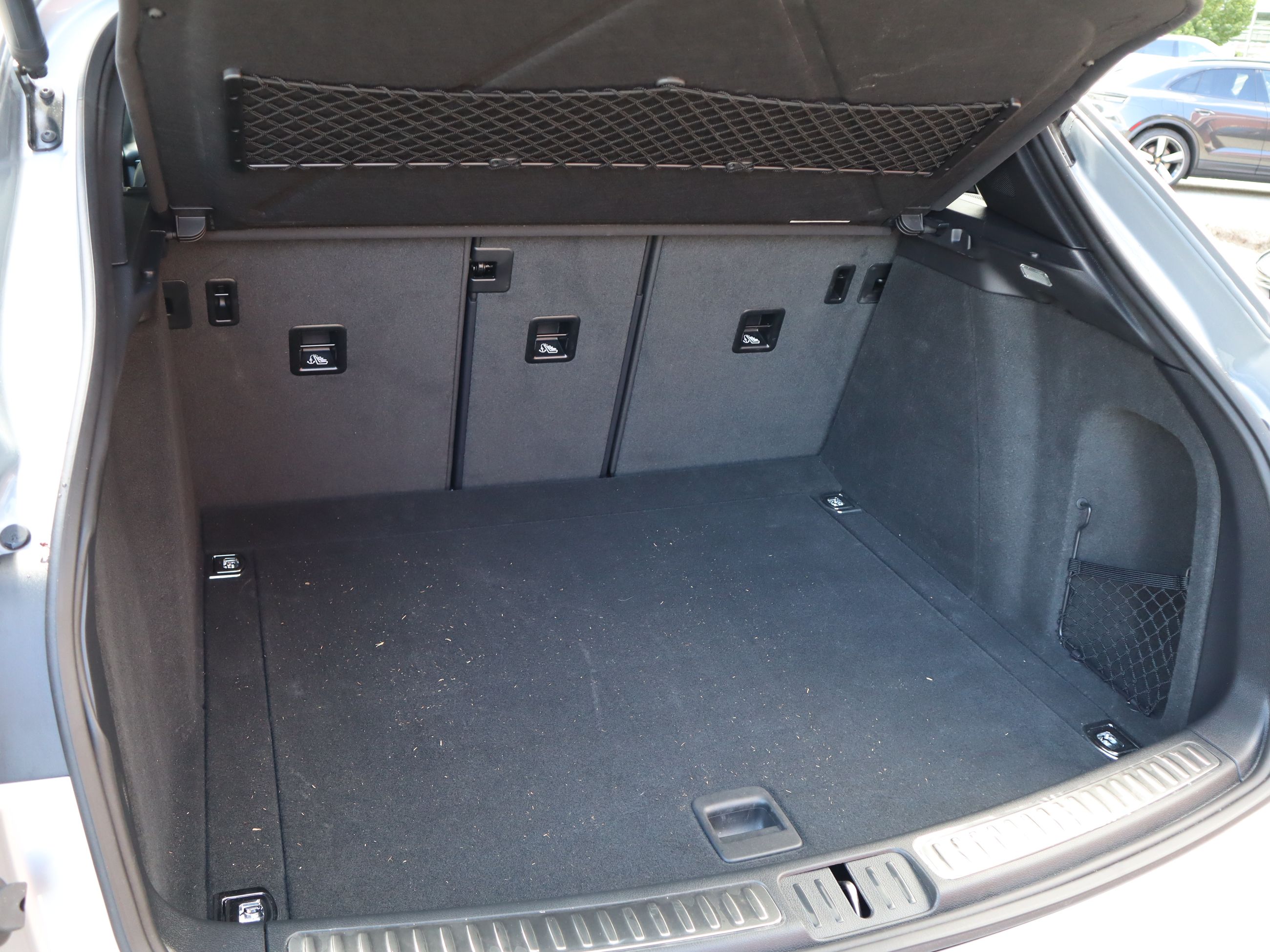 2025 Porsche Macan in Vancouver, British Columbia