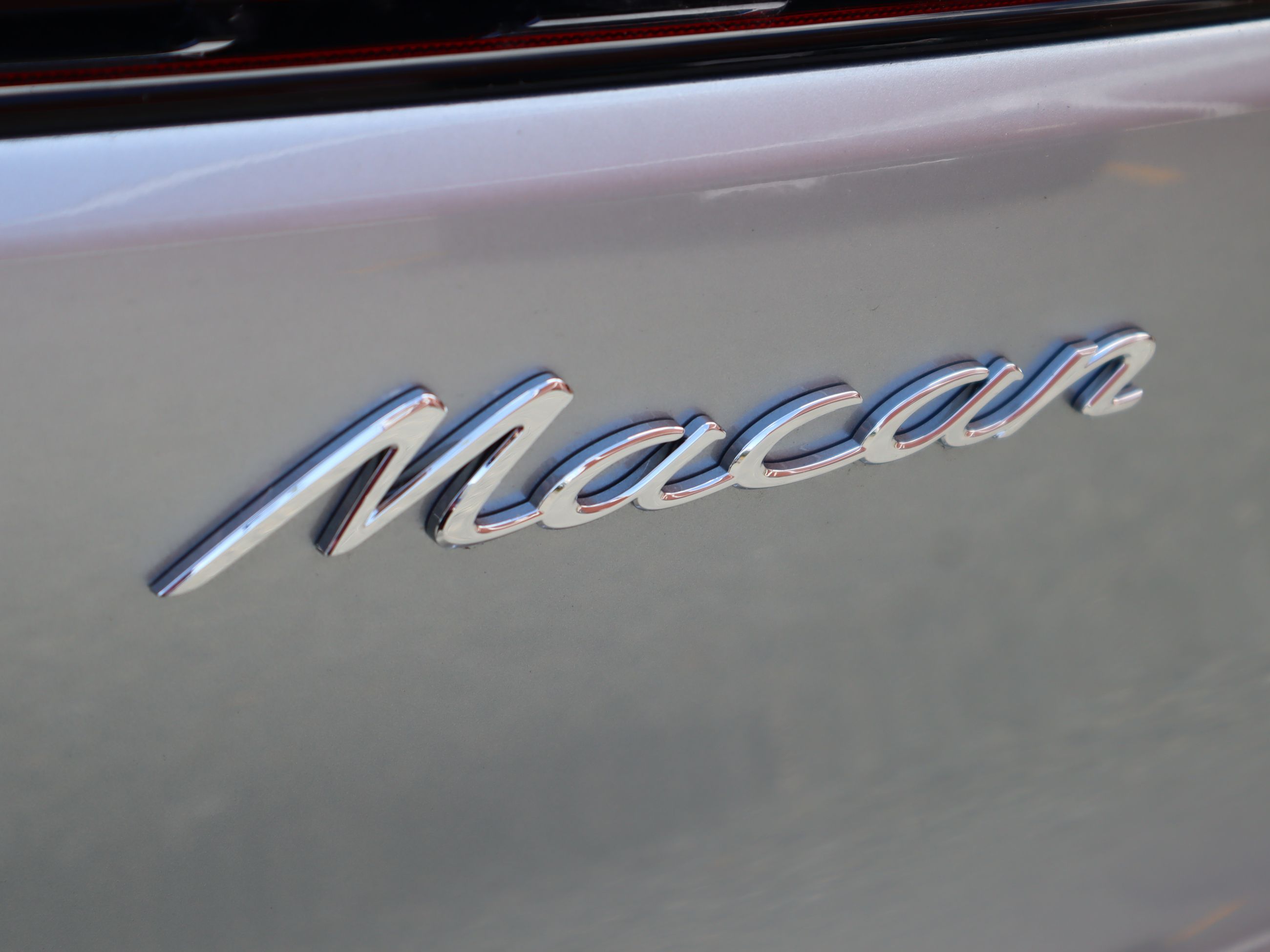 2025 Porsche Macan in Vancouver, British Columbia