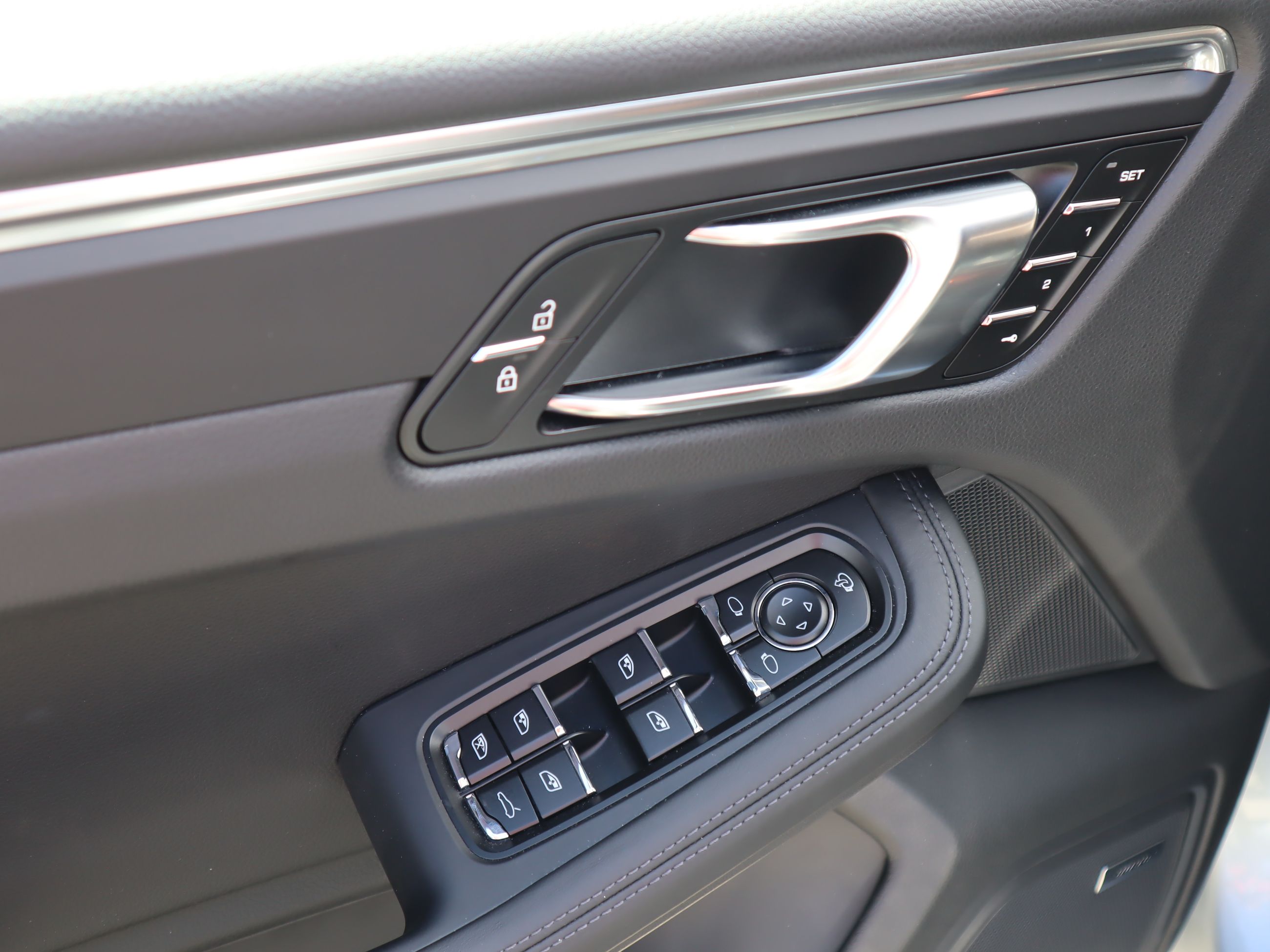 2025 Porsche Macan in Vancouver, British Columbia