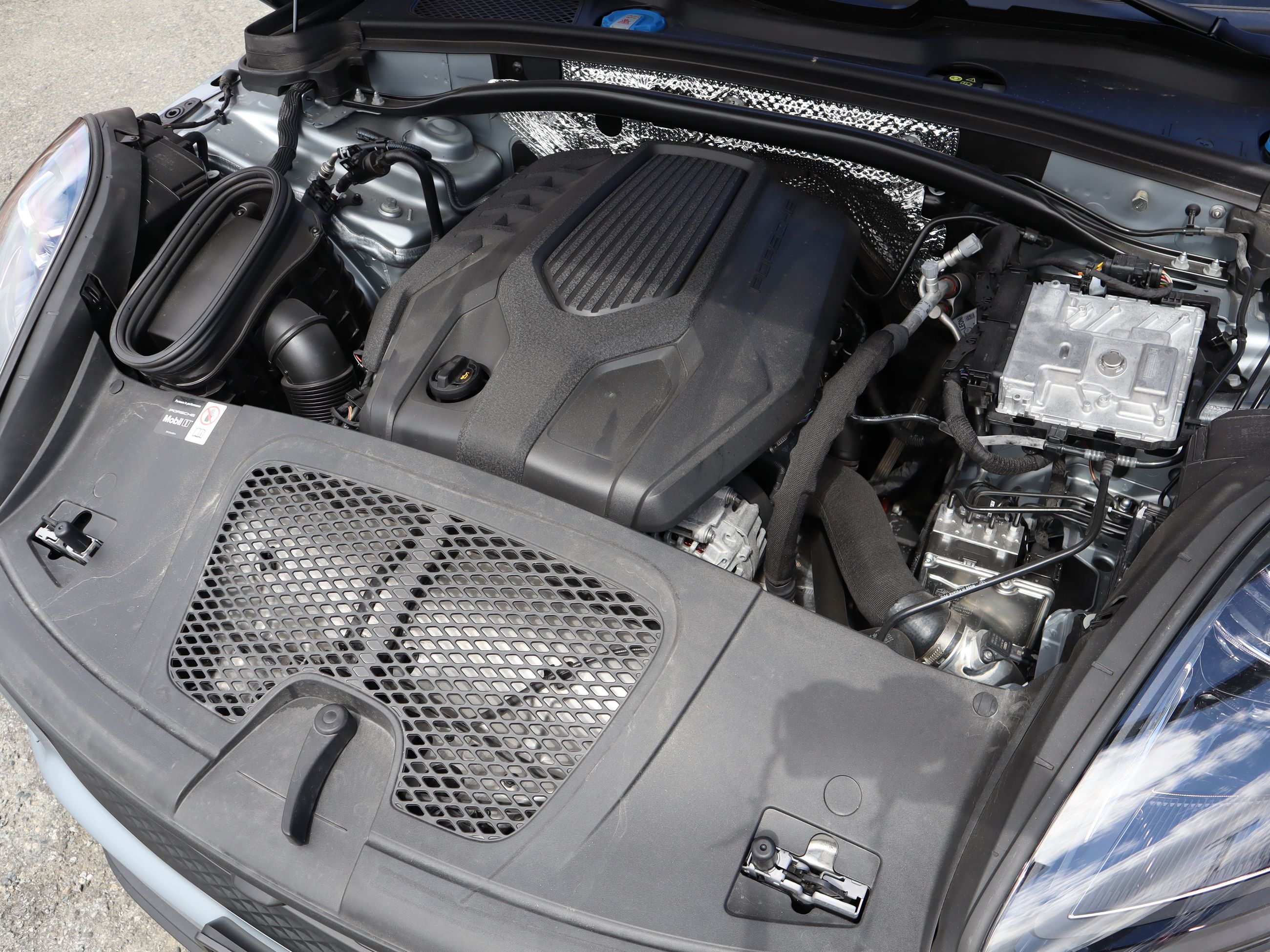 2025 Porsche Macan in Vancouver, British Columbia