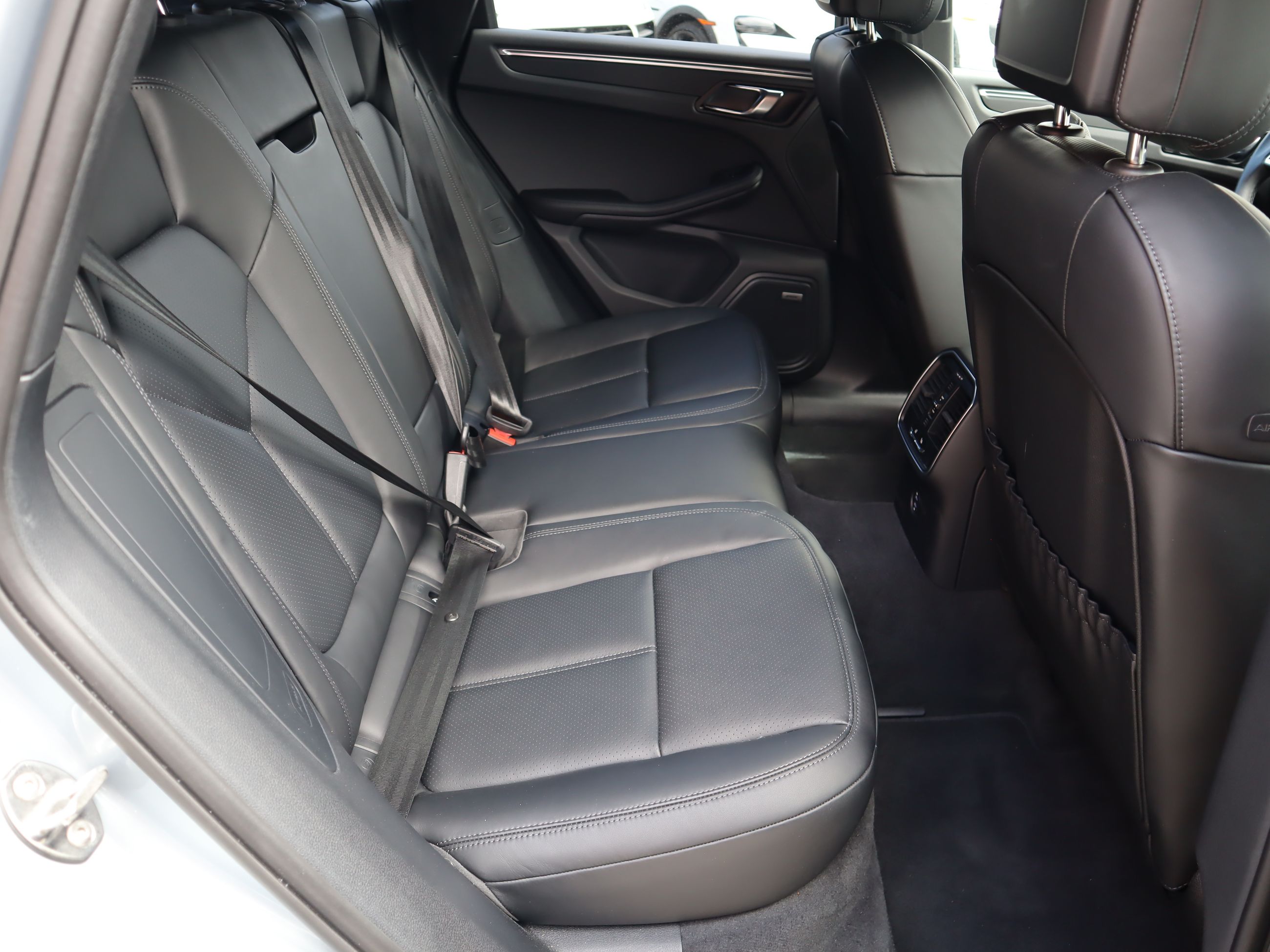 2025 Porsche Macan in Vancouver, British Columbia