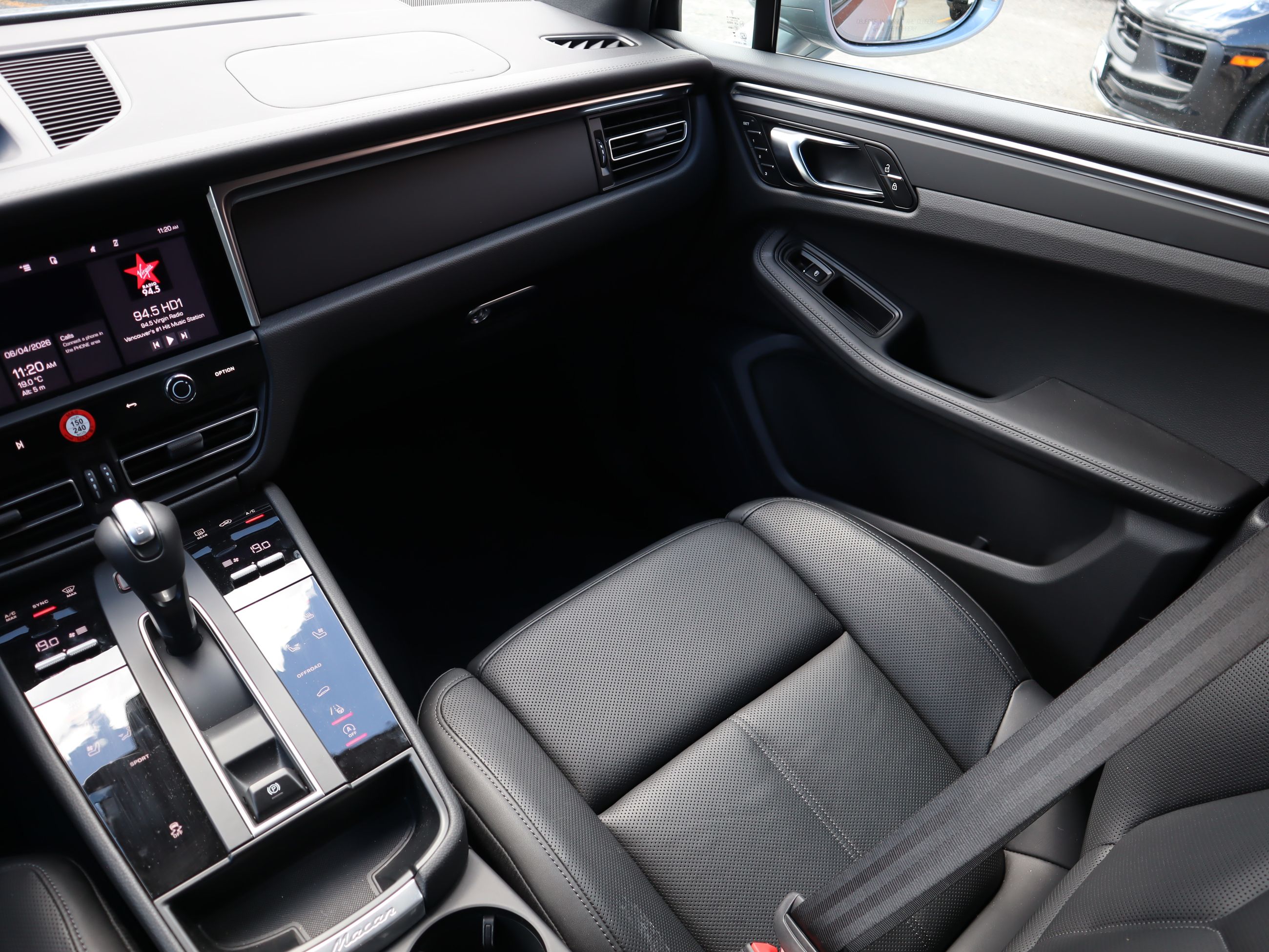 2025 Porsche Macan in Vancouver, British Columbia