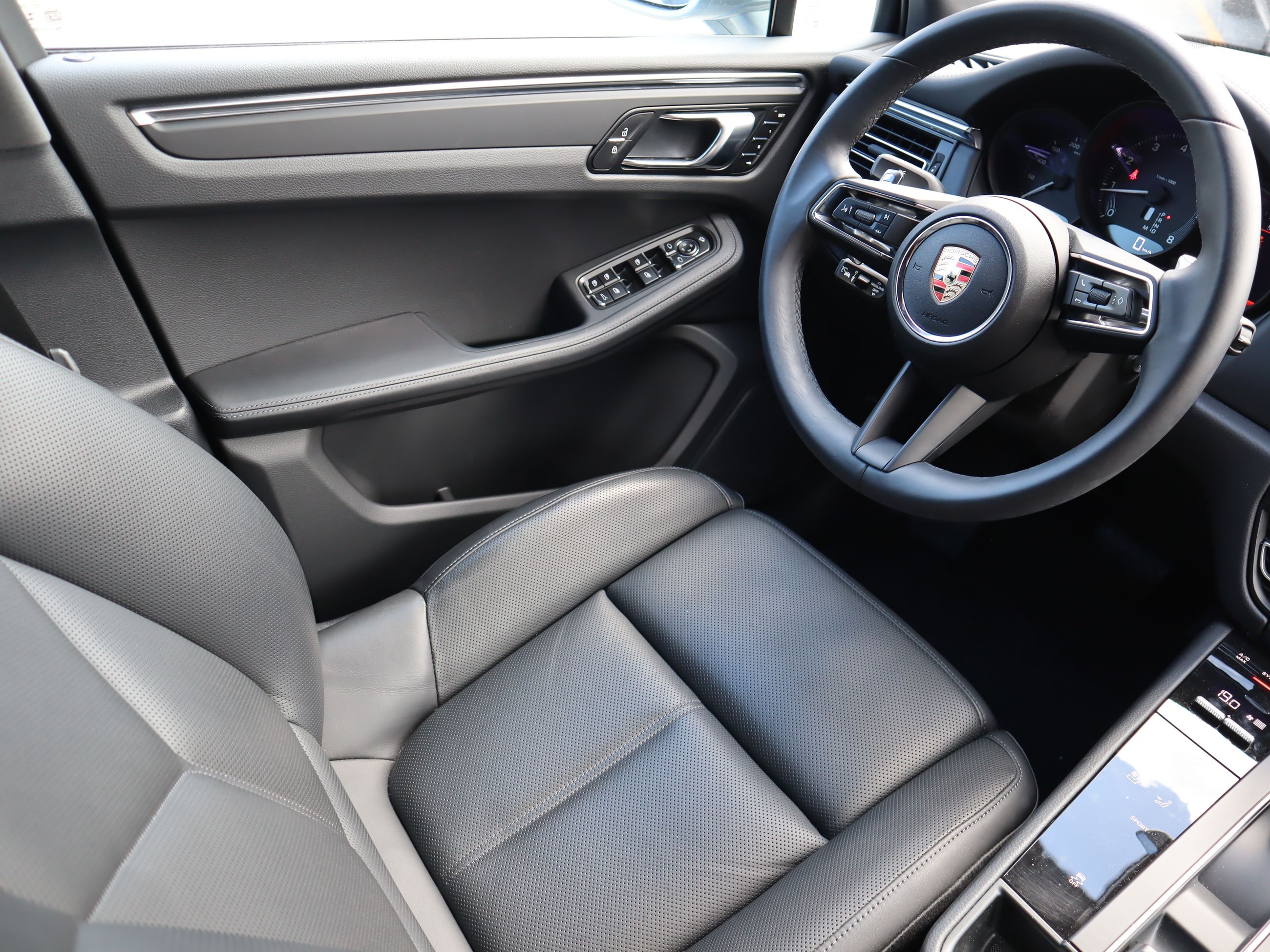 2025 Porsche Macan in Vancouver, British Columbia