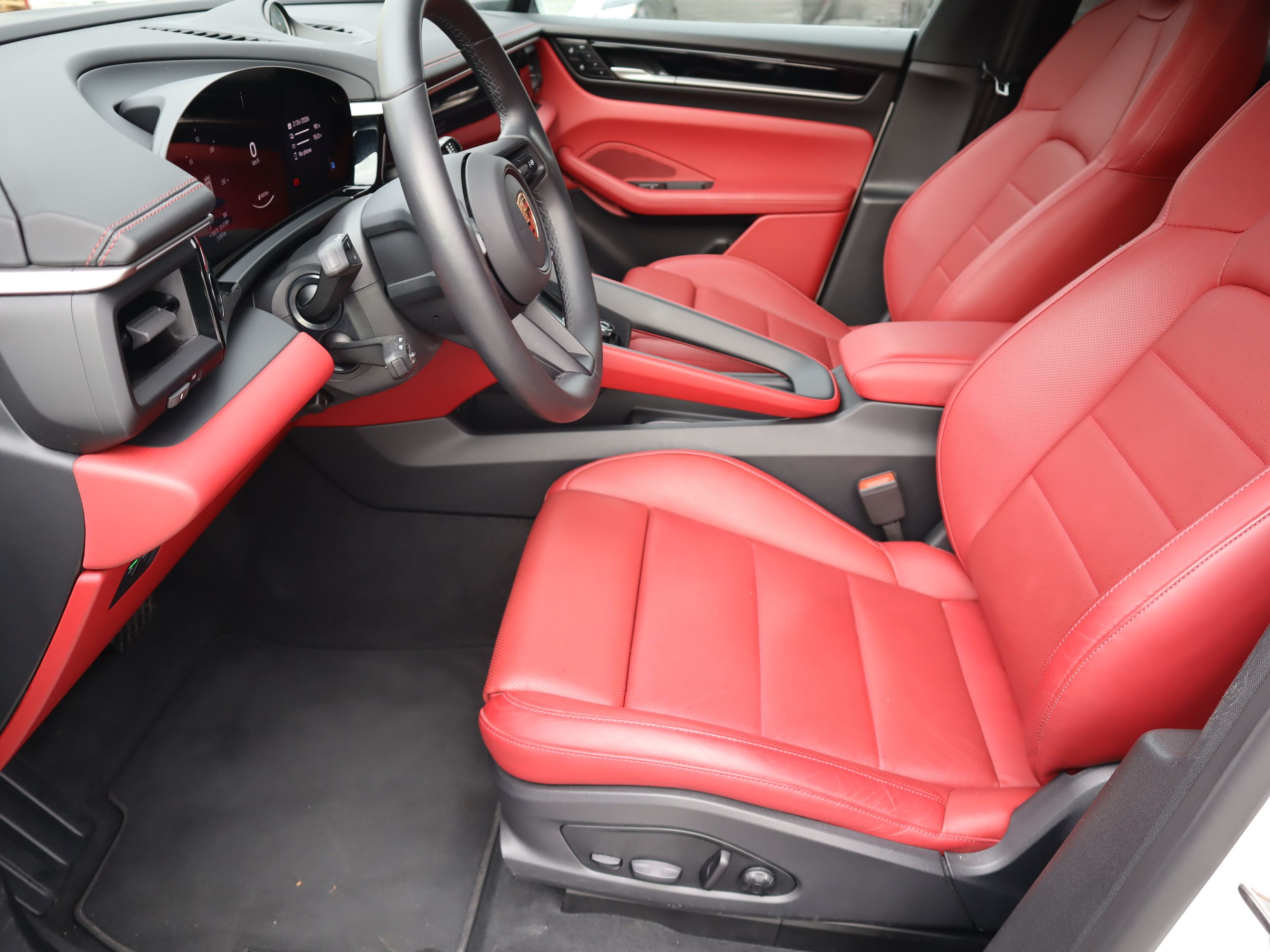 Porsche Macan  2025 à Vancouver, Colombie-Britannique