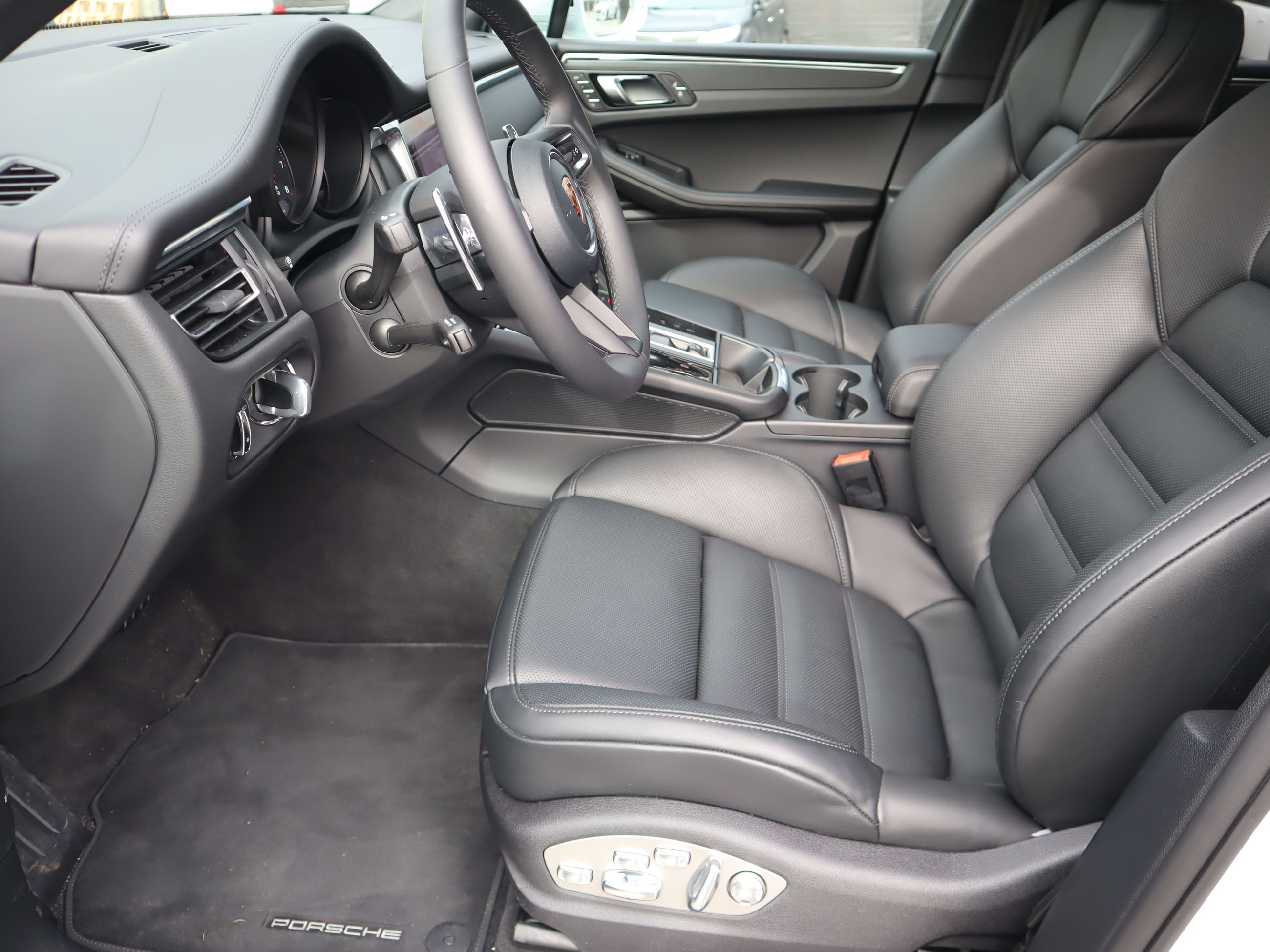 2026 Porsche Macan in Vancouver, British Columbia