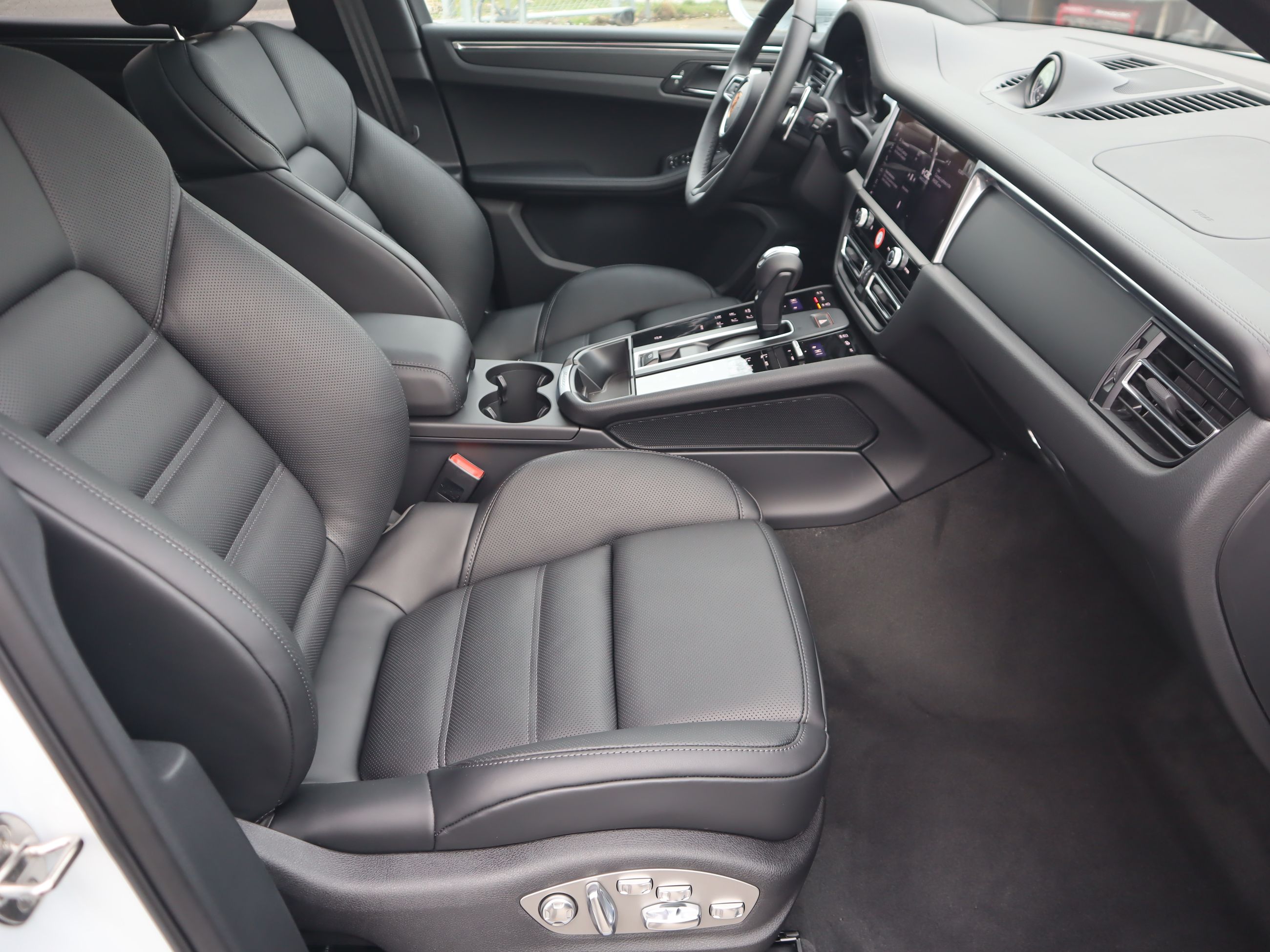 2026 Porsche Macan in Vancouver, British Columbia