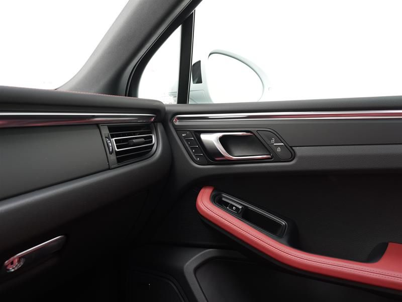 2026 Porsche Macan in Vancouver, British Columbia