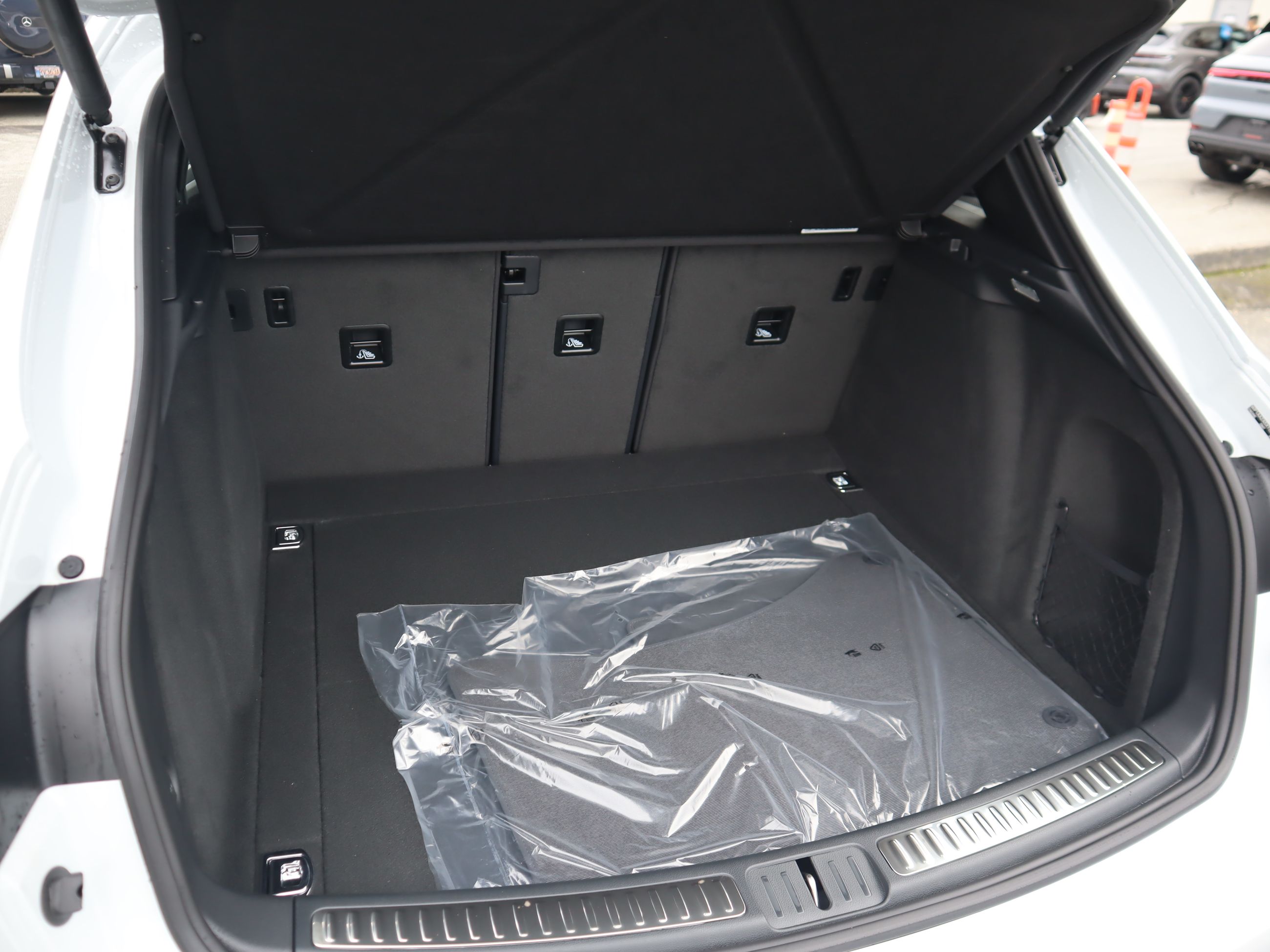2026 Porsche Macan in Vancouver, British Columbia