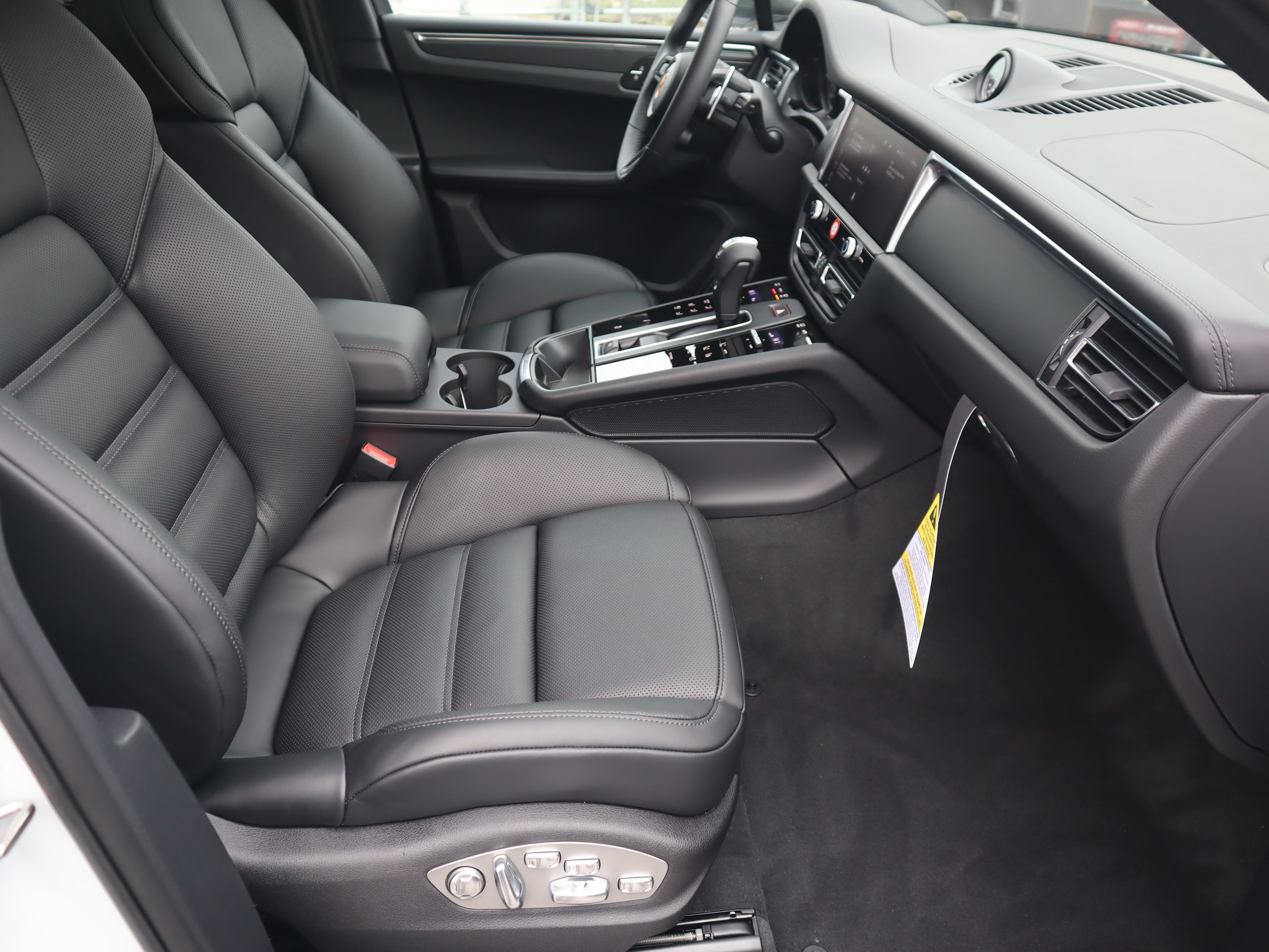2026 Porsche Macan in Vancouver, British Columbia