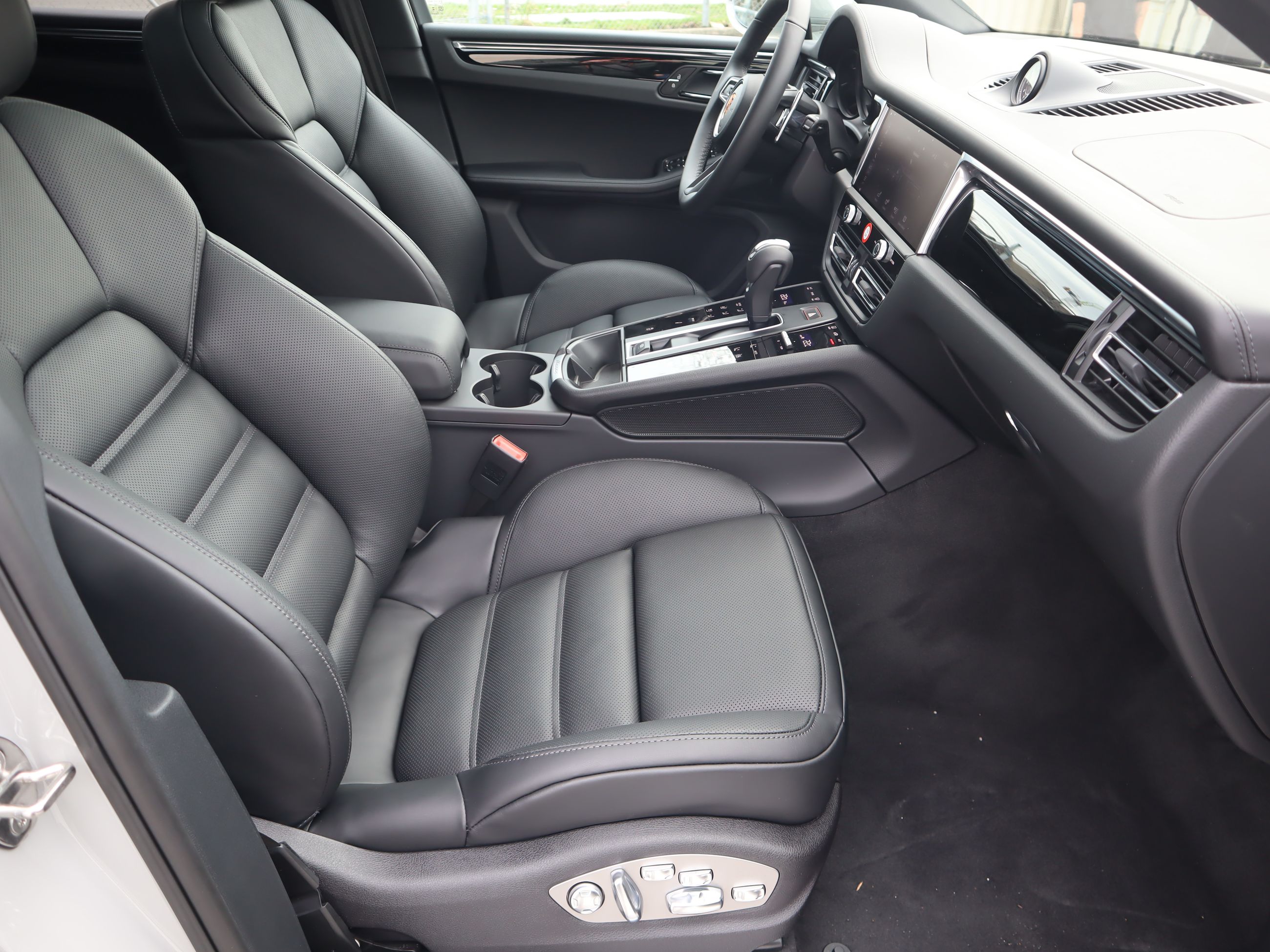 2026 Porsche Macan in Vancouver, British Columbia