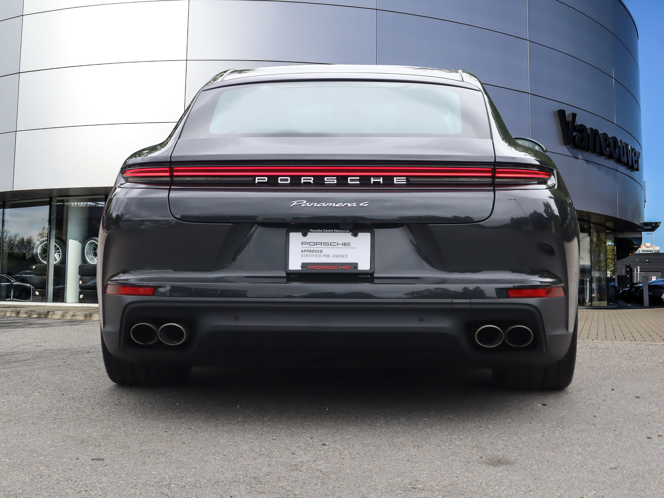 Porsche Panamera  2024 à Vancouver, Colombie-Britannique