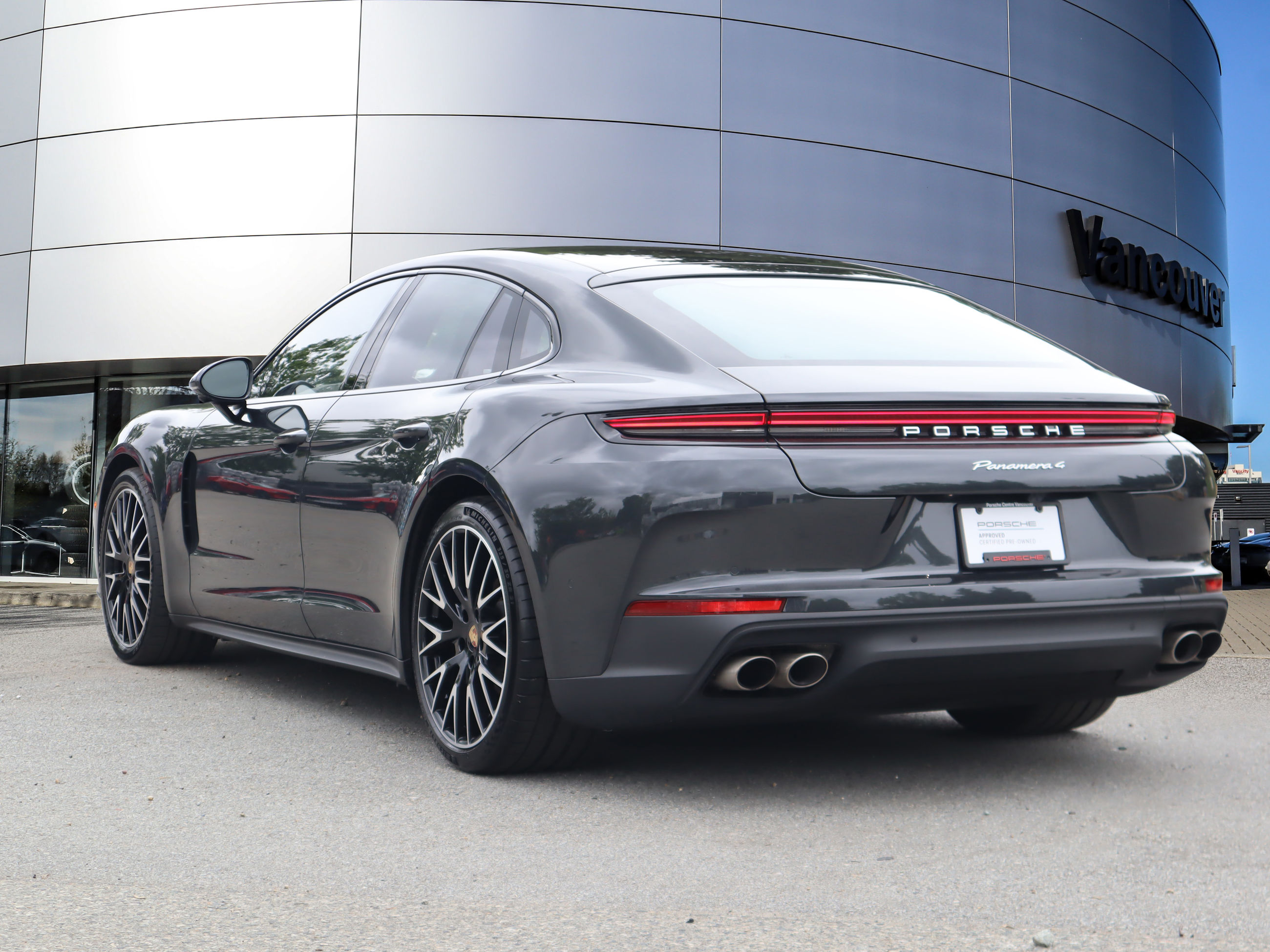Porsche Panamera  2024 à Vancouver, Colombie-Britannique