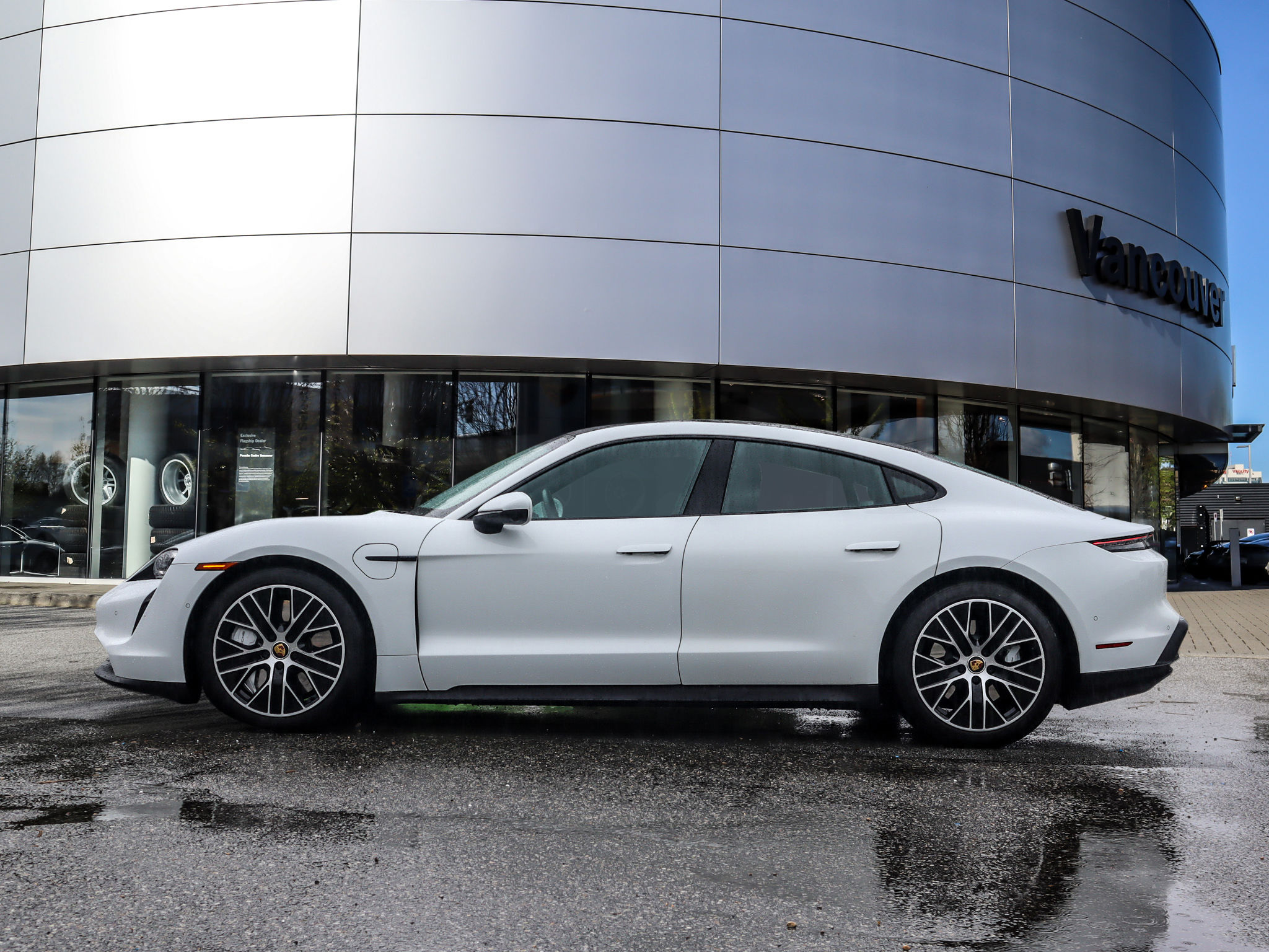Porsche Taycan  2020 à Vancouver, Colombie-Britannique