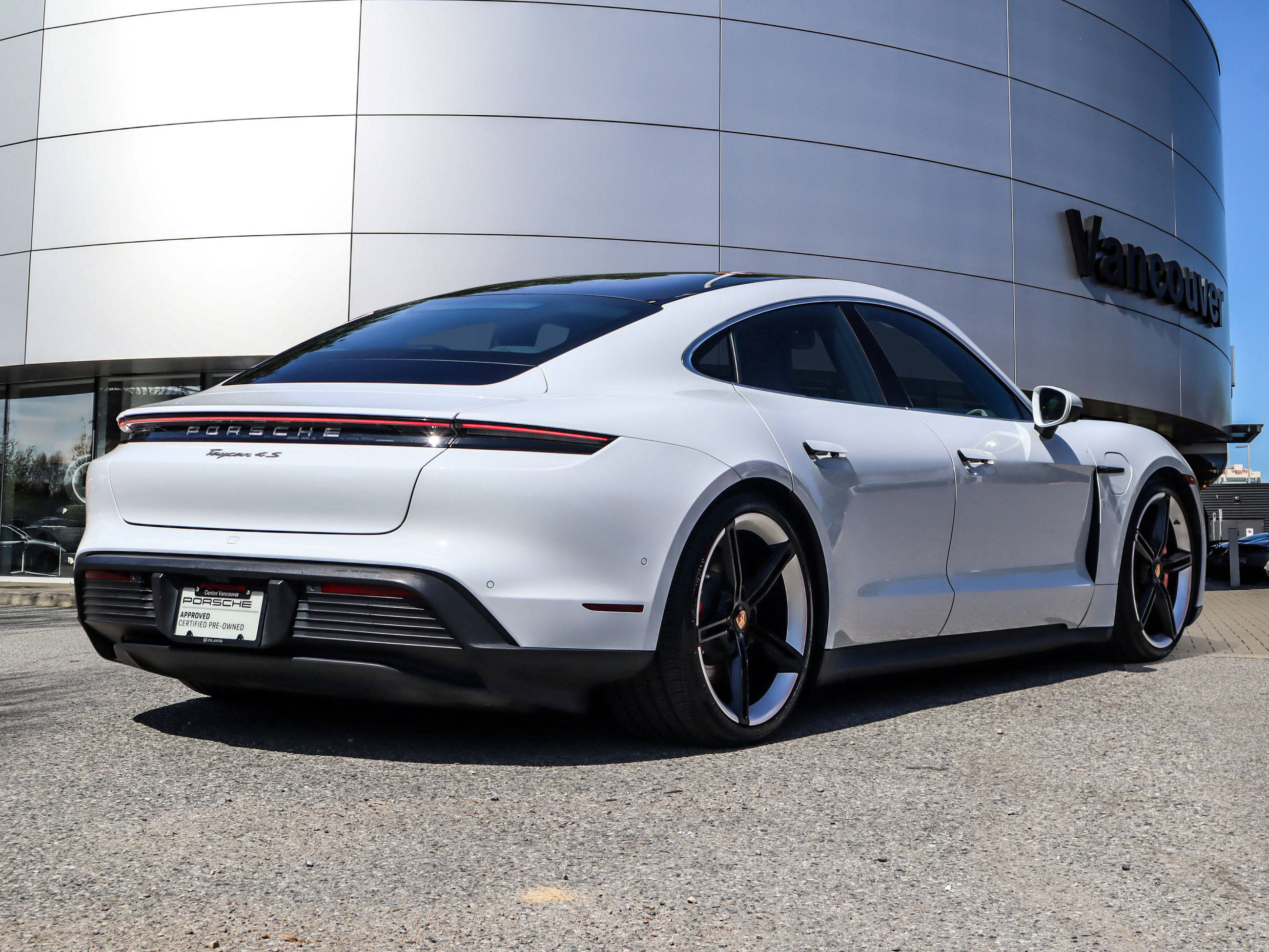 Porsche Taycan  2020 à Vancouver, Colombie-Britannique