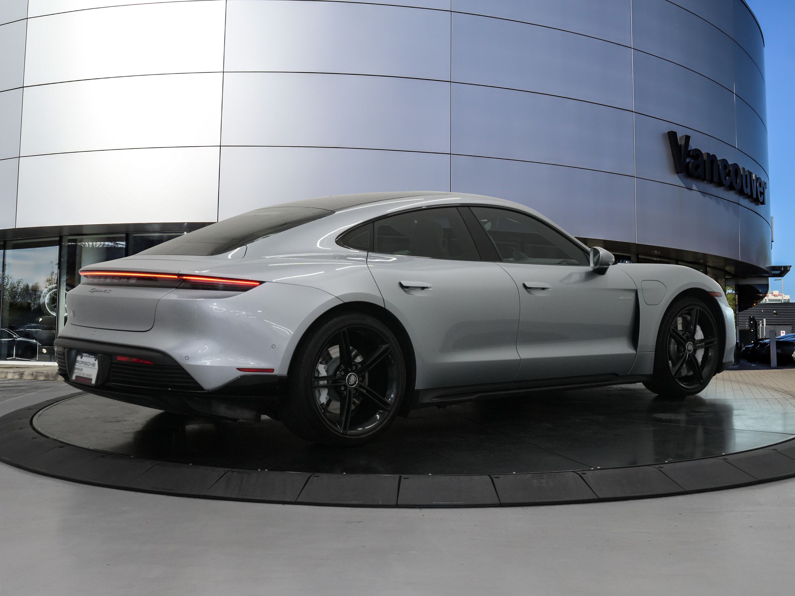 Porsche Taycan  2020 à Vancouver, Colombie-Britannique