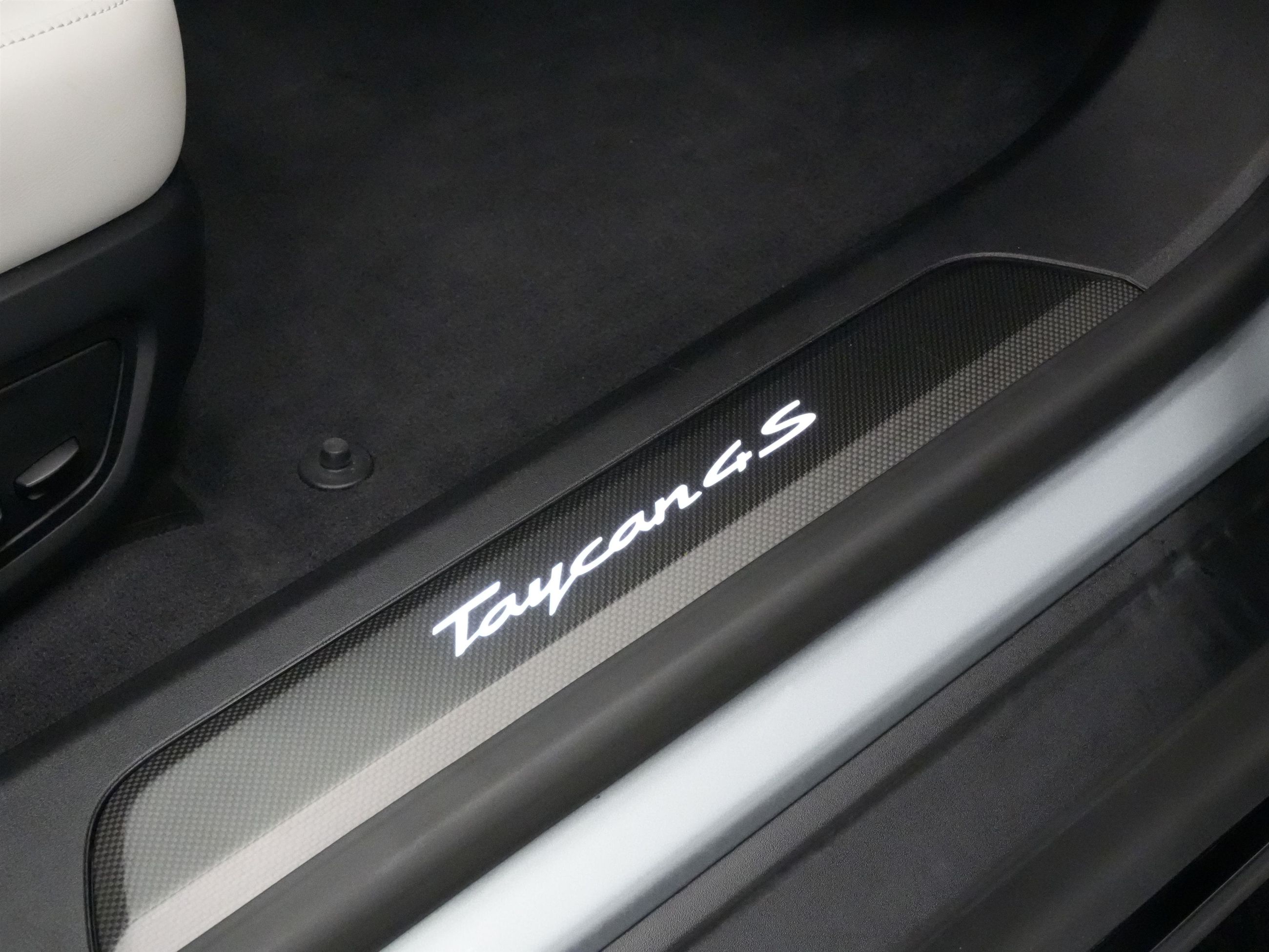 Porsche Taycan  2020 à Vancouver, Colombie-Britannique