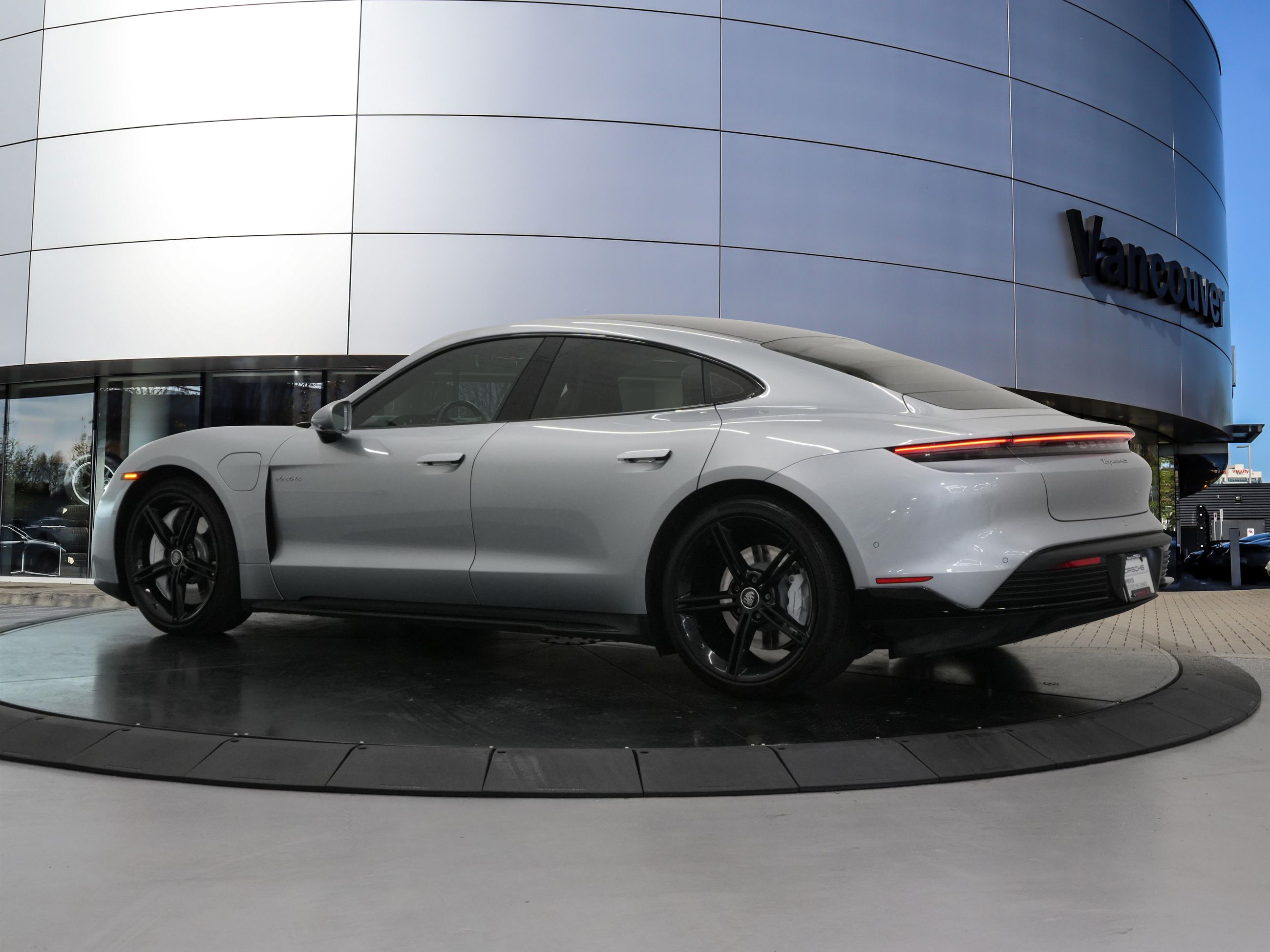 Porsche Taycan  2020 à Vancouver, Colombie-Britannique